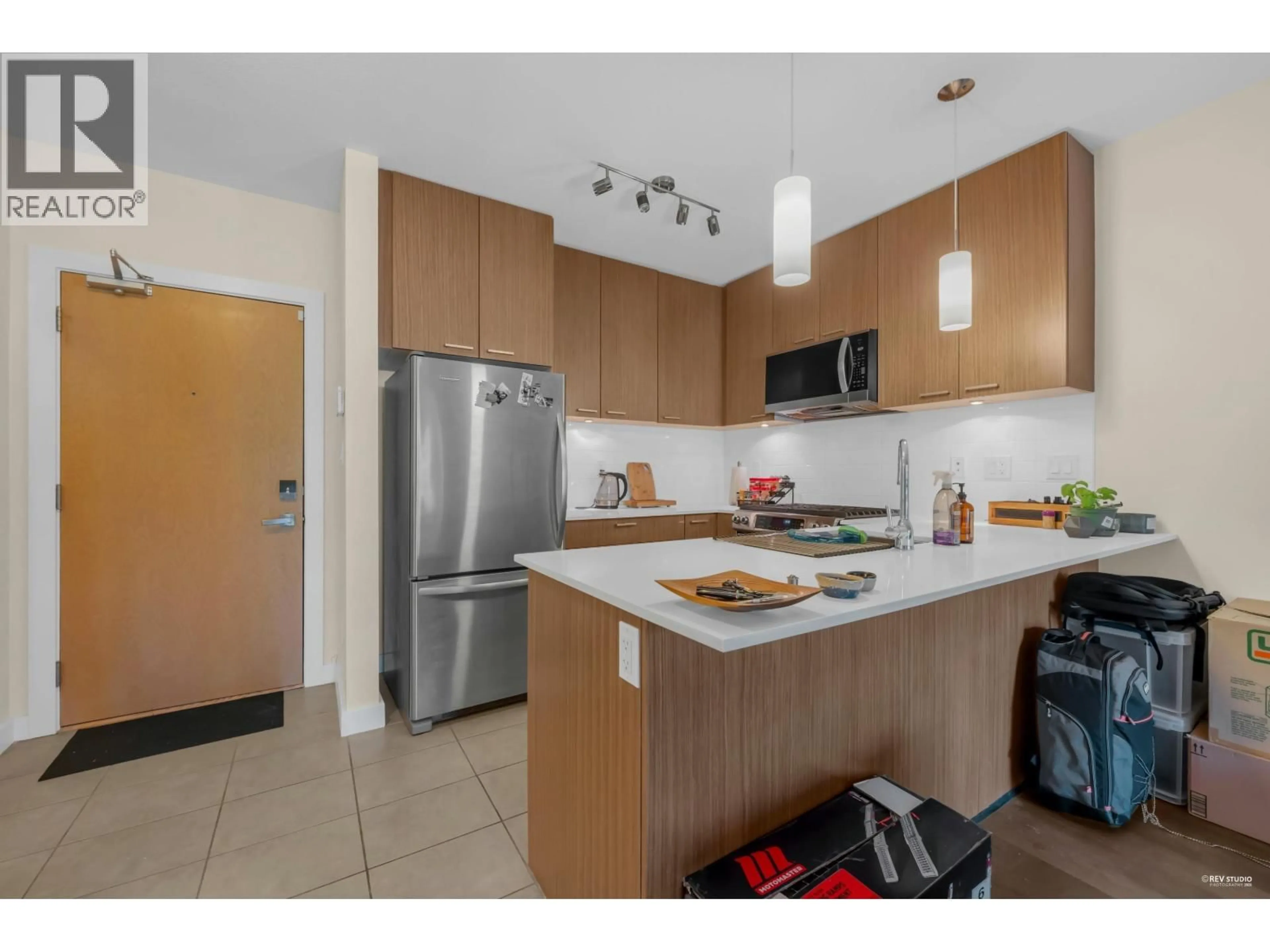 Standard kitchen, unknown for 315 - 1330 MARINE DRIVE, North Vancouver British Columbia V7P1T4