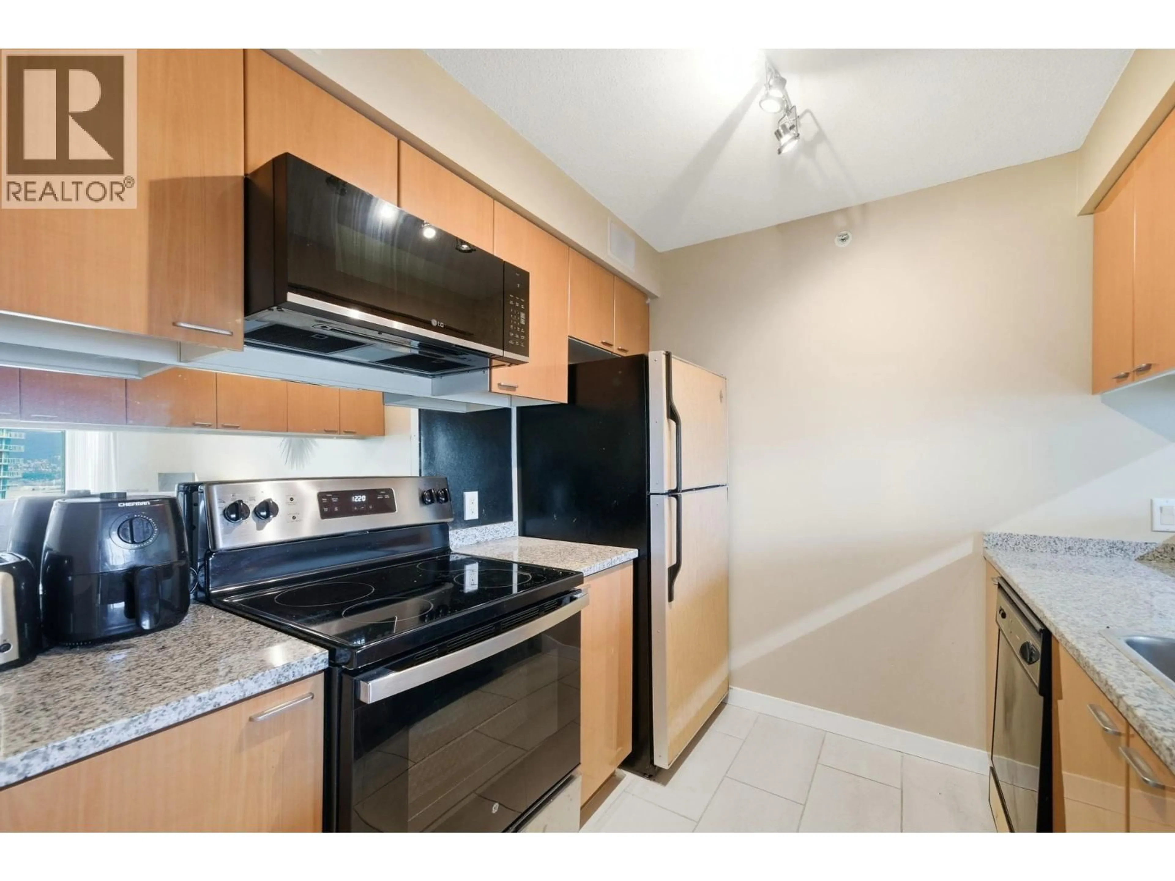 Standard kitchen, unknown for 1903 - 1288 GEORGIA STREET, Vancouver British Columbia V6E4R3