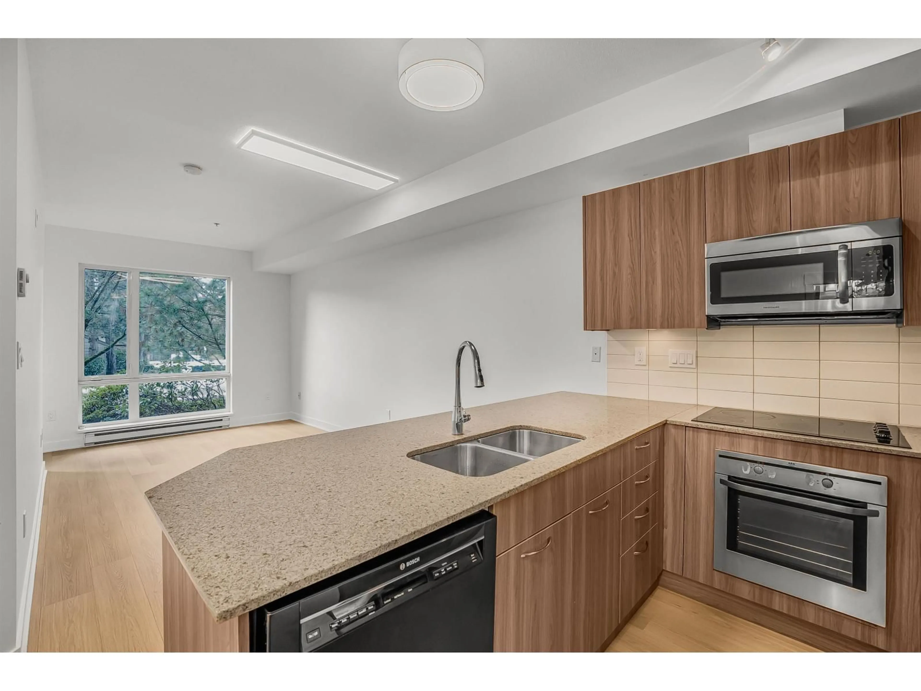 Standard kitchen, unknown for 103 - 13321 102A AVENUE, Surrey British Columbia V3T1P6
