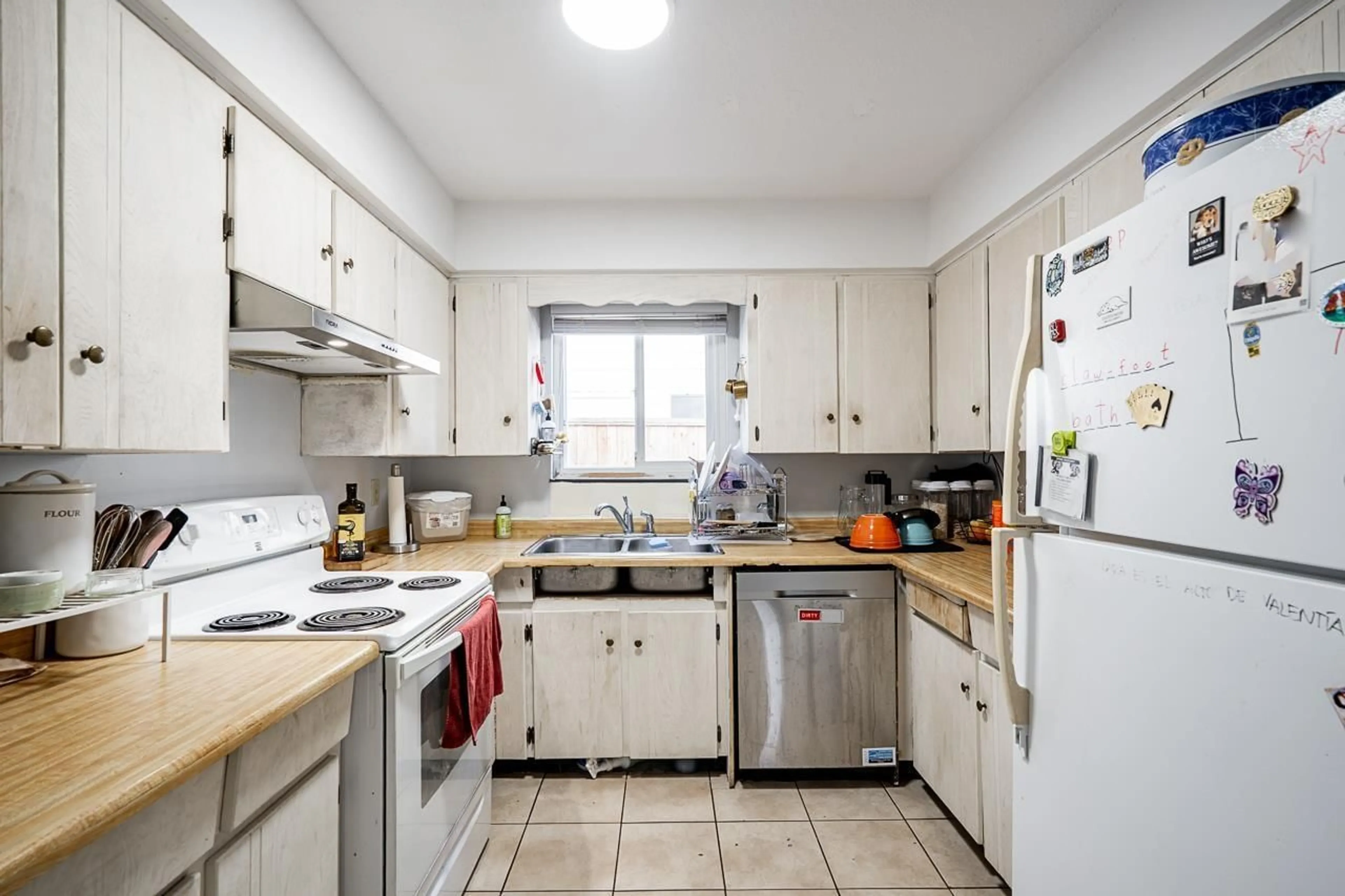 Standard kitchen, unknown for 14478 85A AVENUE, Surrey British Columbia V3S5T6