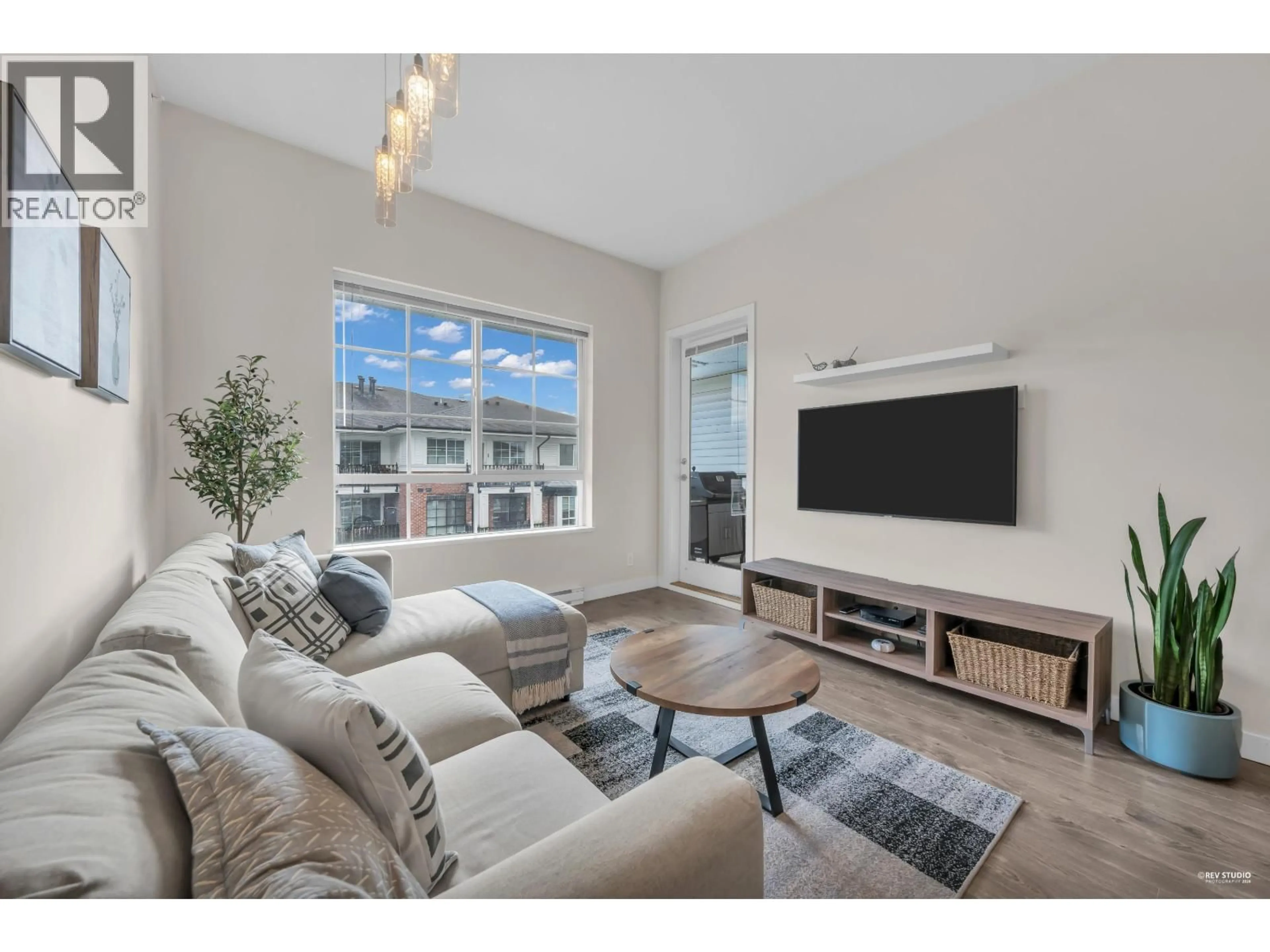 Living room with furniture, unknown for 412 - 545 FOSTER AVENUE, Coquitlam British Columbia V3J0B3