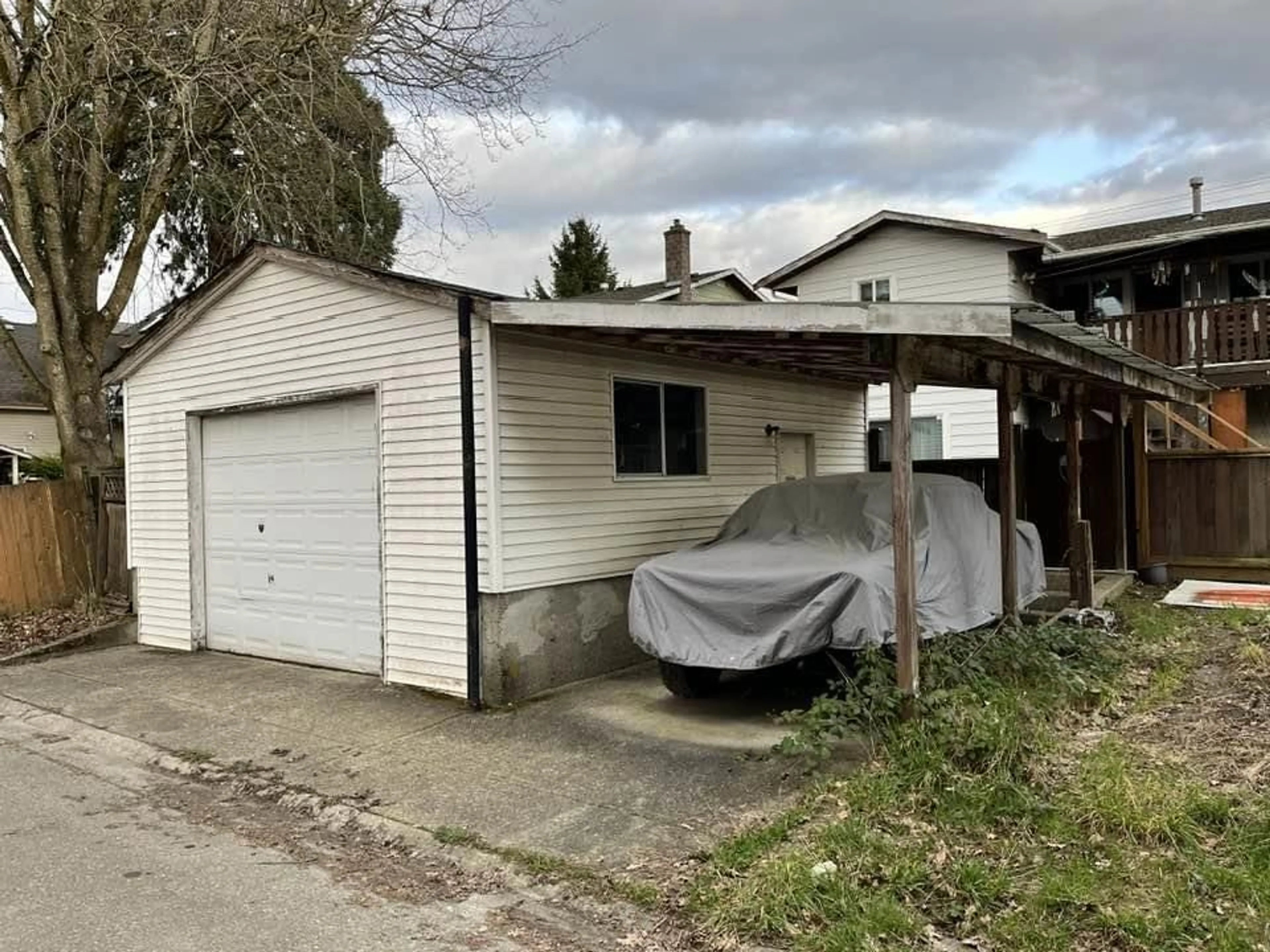 Shed for 5927 184 STREET, Surrey British Columbia V3S4N2