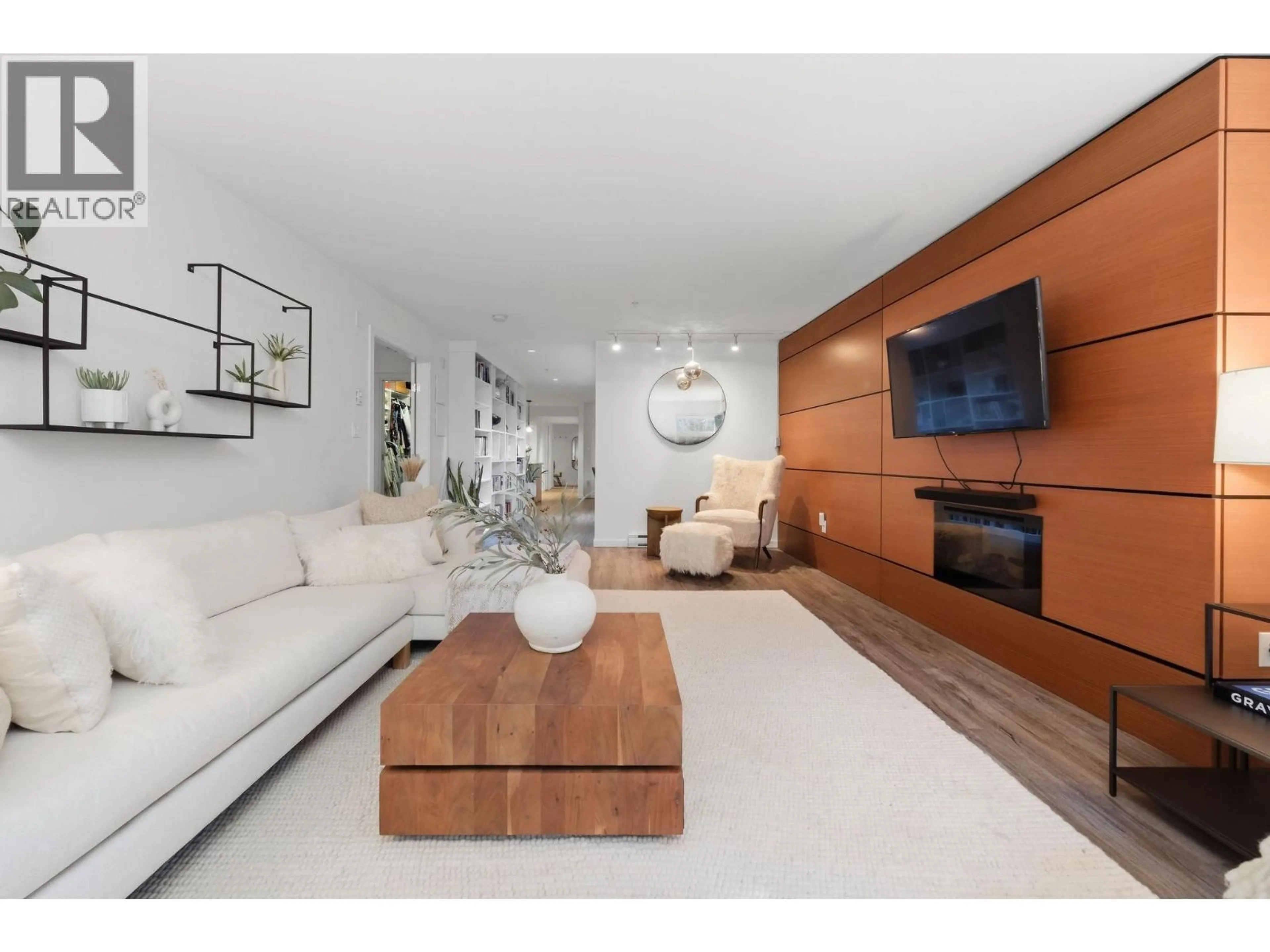 Living room with furniture, wood/laminate floor for 105 - 2832 CAPILANO ROAD, North Vancouver British Columbia V7R4H5