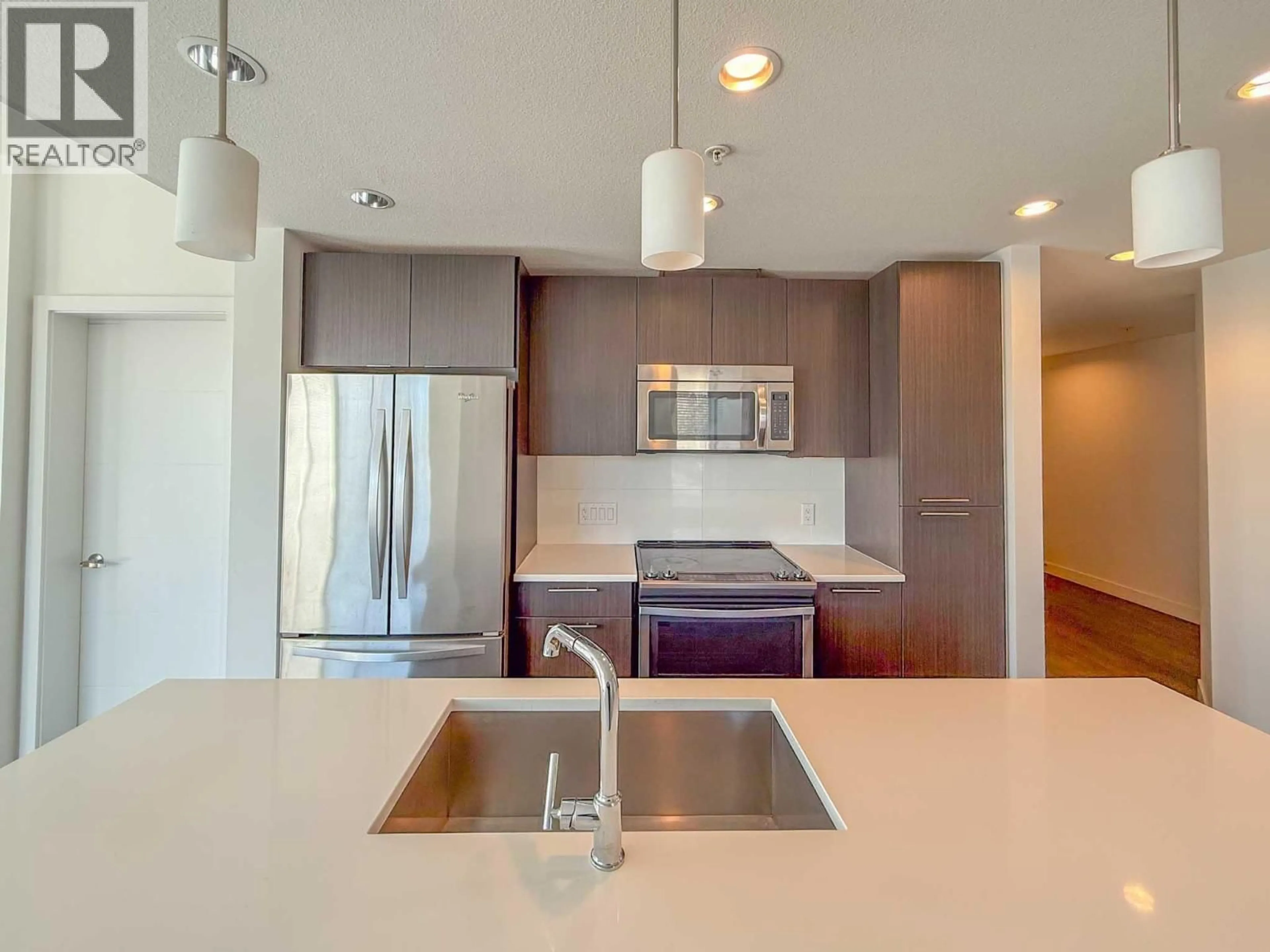 Open concept kitchen, unknown for 524 - 723 3RD STREET, North Vancouver British Columbia V7M0E4