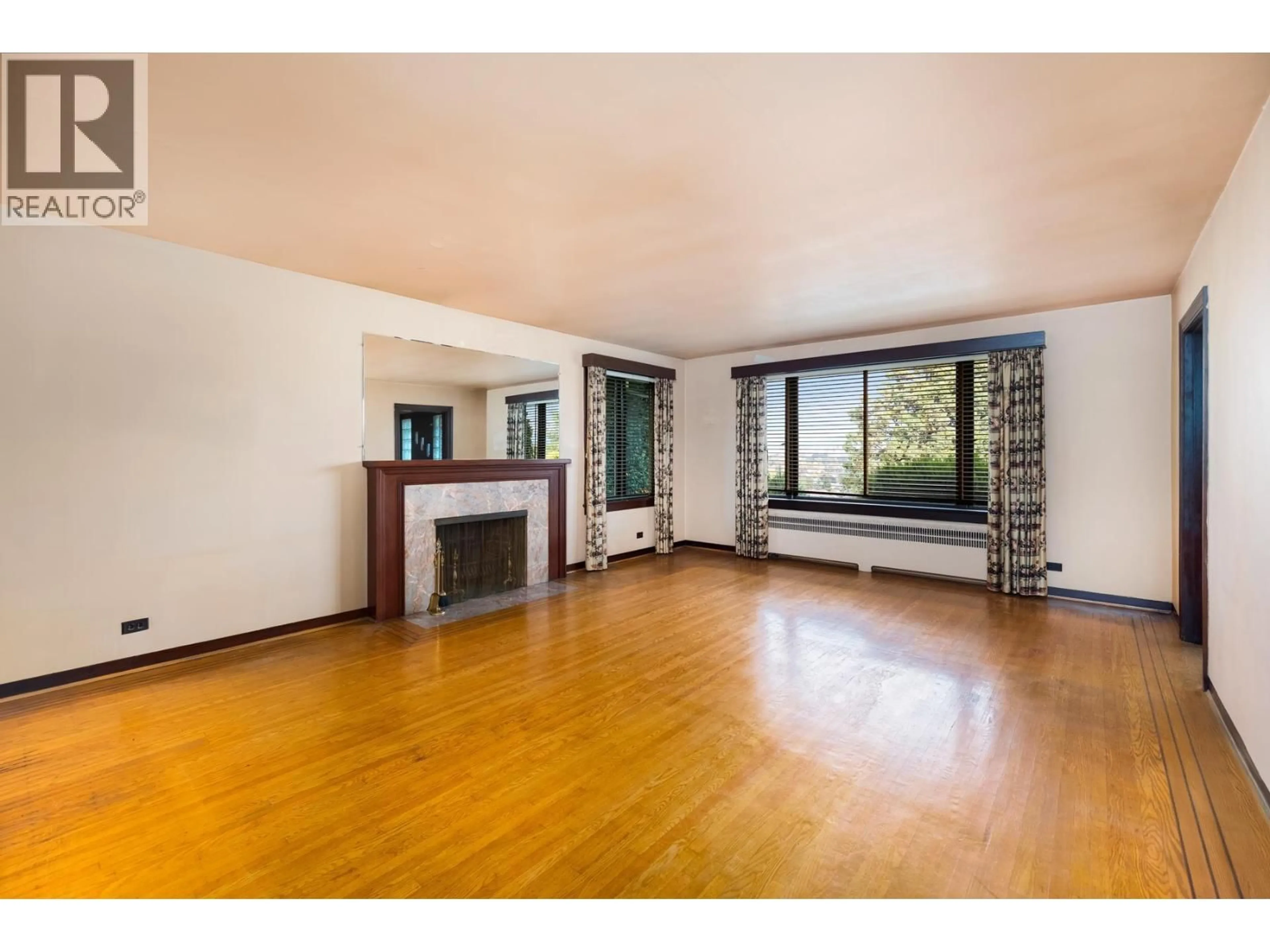 A pic of a room for 4275 QUESNEL DRIVE, Vancouver British Columbia V6L2X5