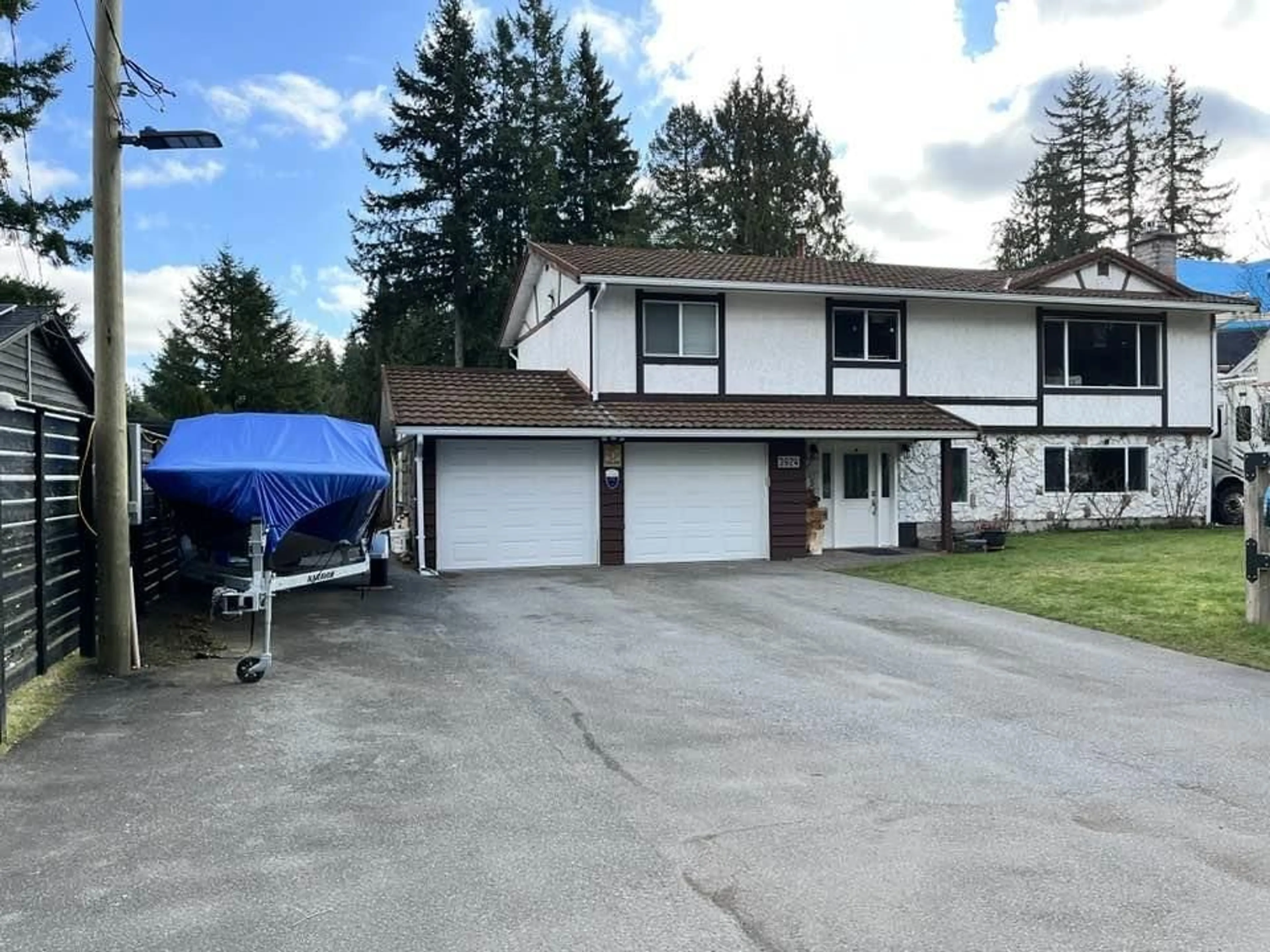 A pic from outside/outdoor area/front of a property/back of a property/a pic from drone, street for 3924 205B STREET, Langley British Columbia V3A2B3