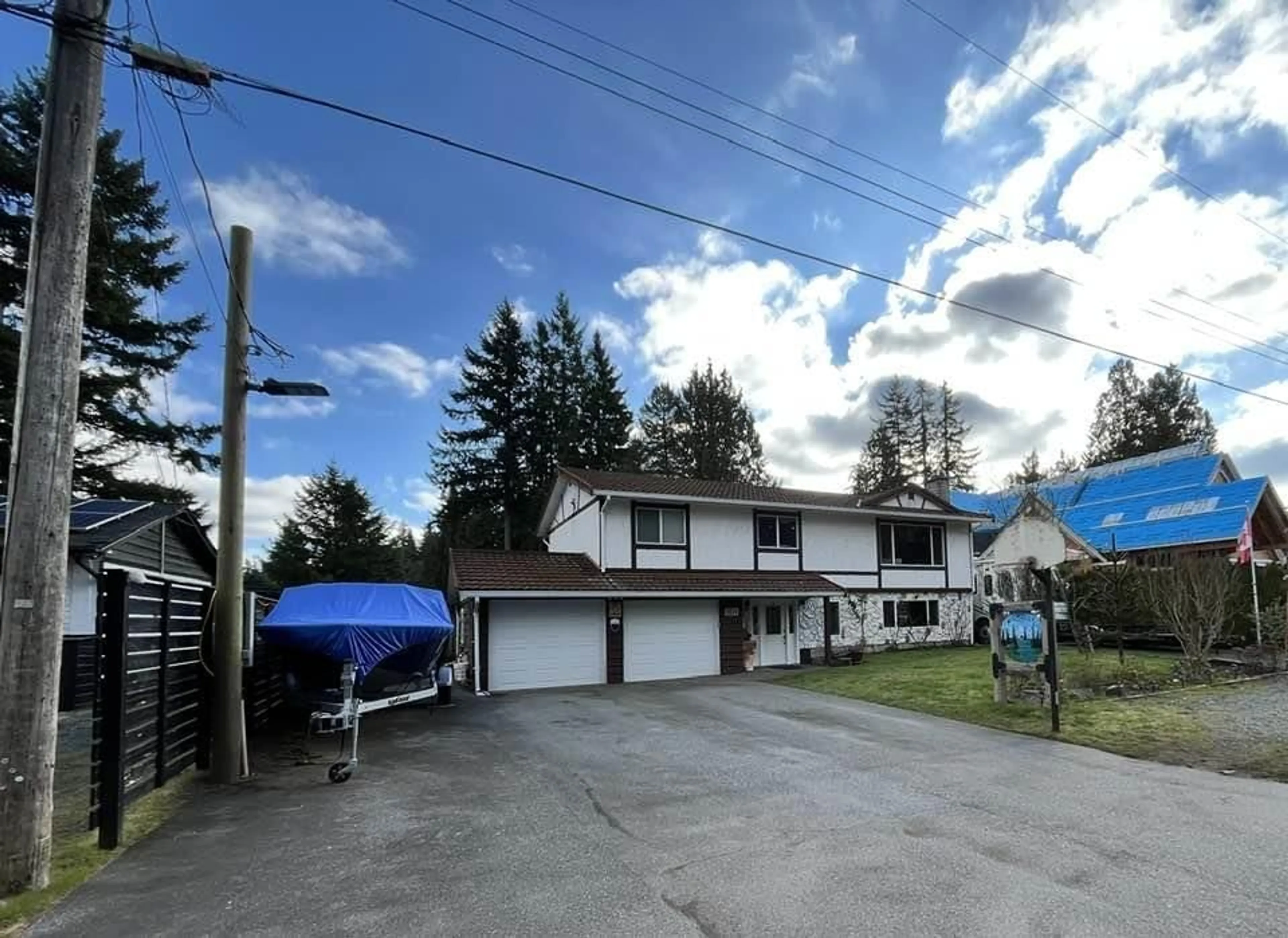 A pic from outside/outdoor area/front of a property/back of a property/a pic from drone, street for 3924 205B STREET, Langley British Columbia V3A2B3