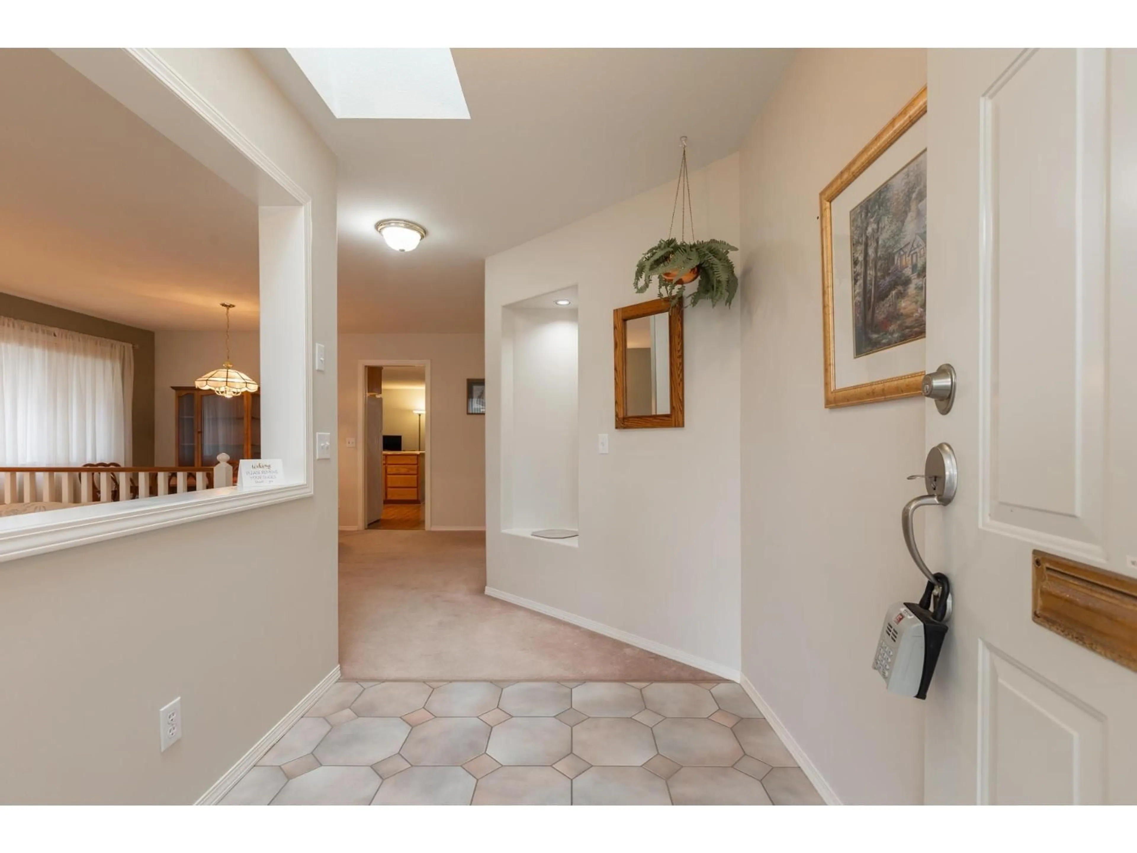 Indoor entryway for 8257 MCINTYRE STREET, Mission British Columbia V2V6T3