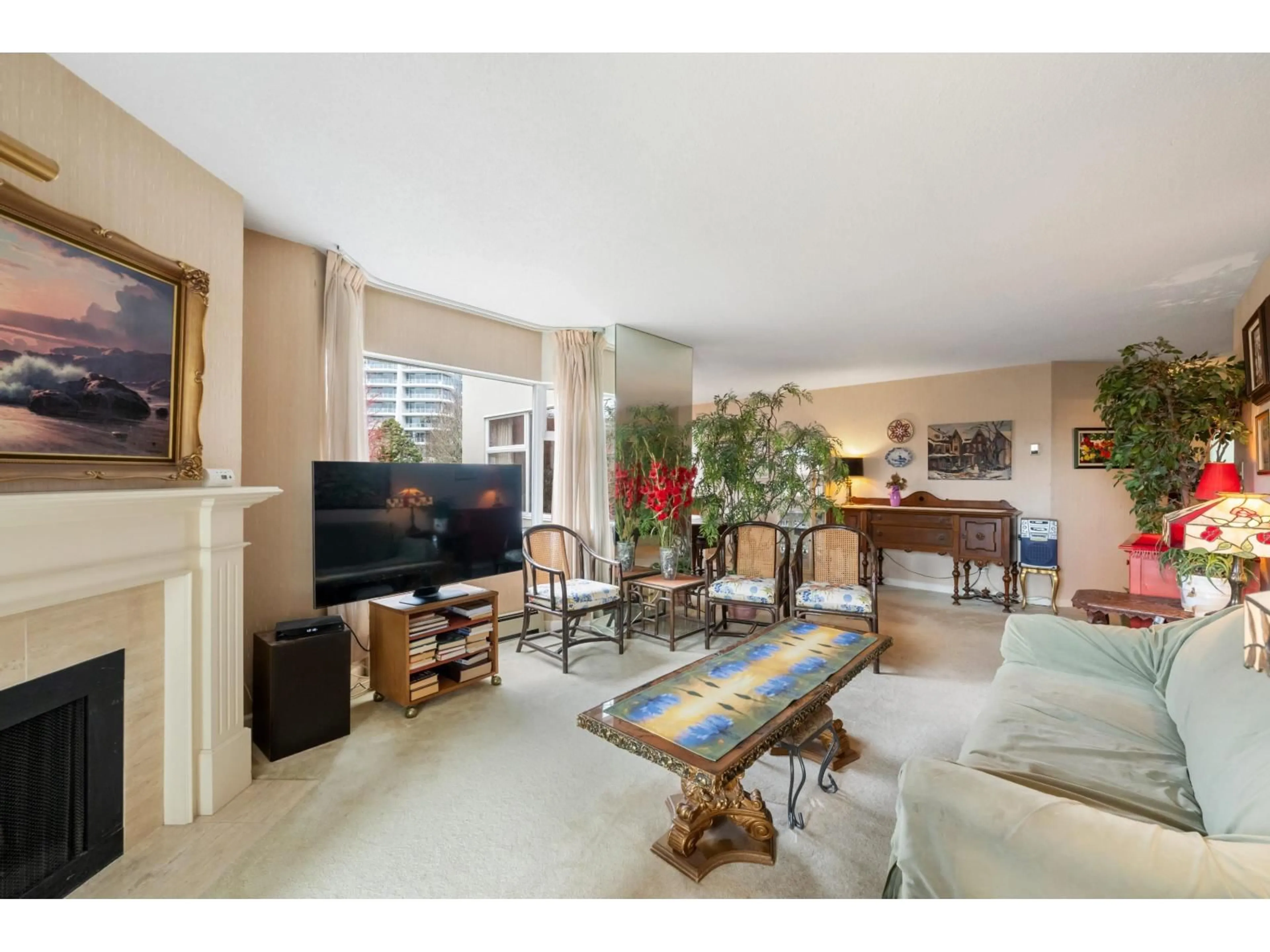 Living room with furniture, unknown for 111 - 1442 FOSTER STREET, White Rock British Columbia V4B3X7