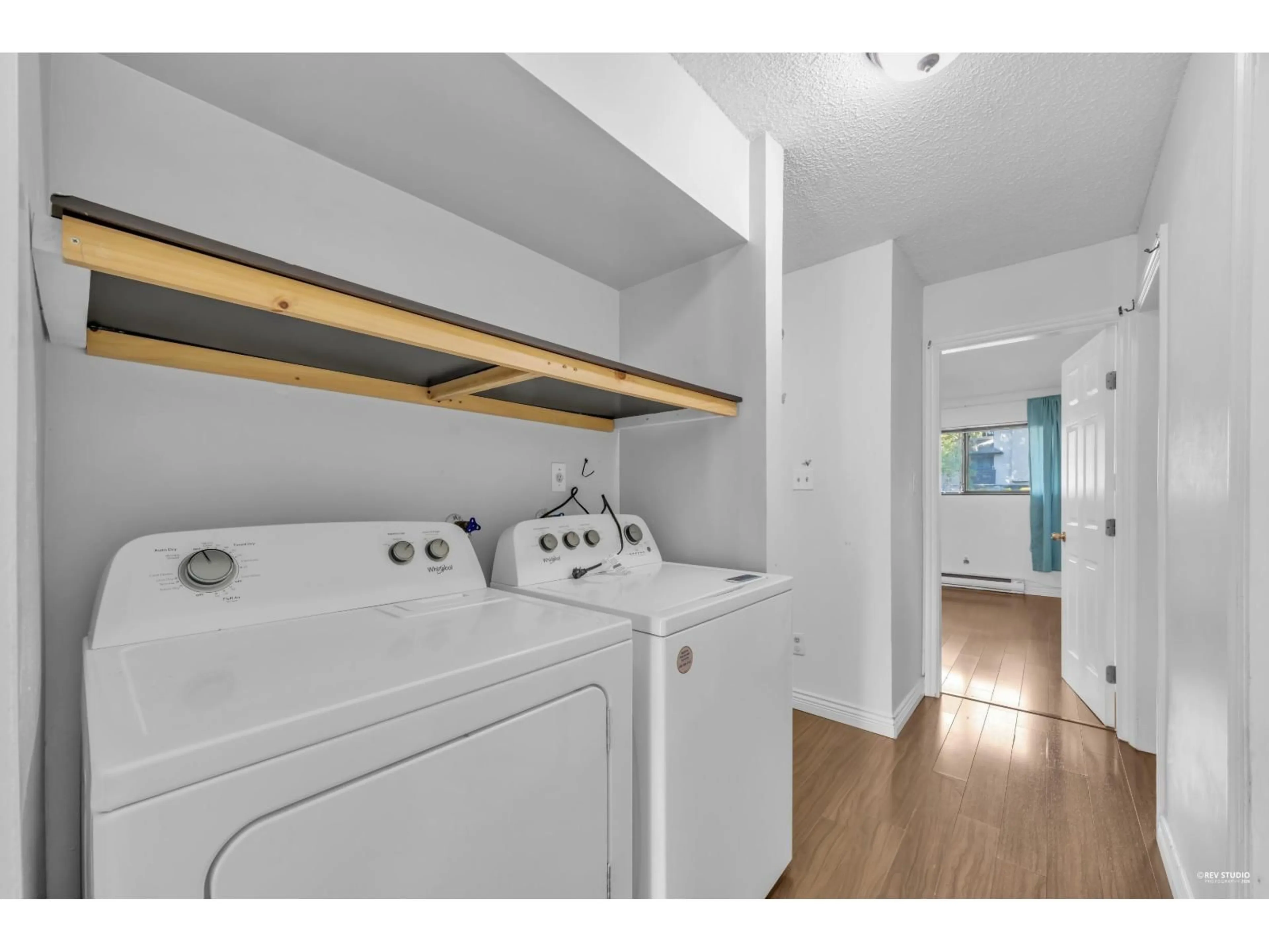 Laundry room for 10590 - Holly PARK LANE, Surrey British Columbia V3R6X9