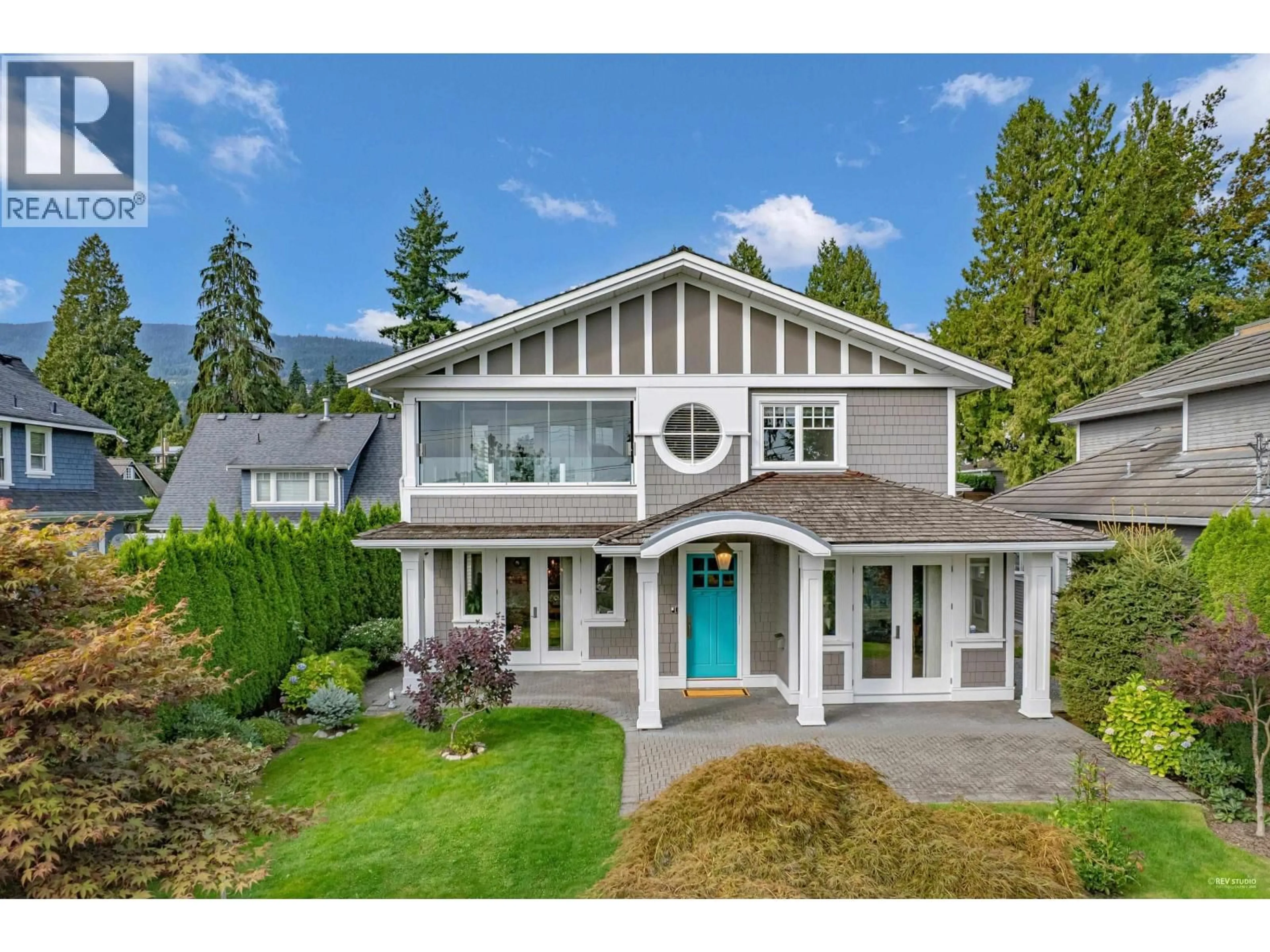 Home with vinyl exterior material, mountain view for 1287 GORDON AVENUE, West Vancouver British Columbia V7T1R1