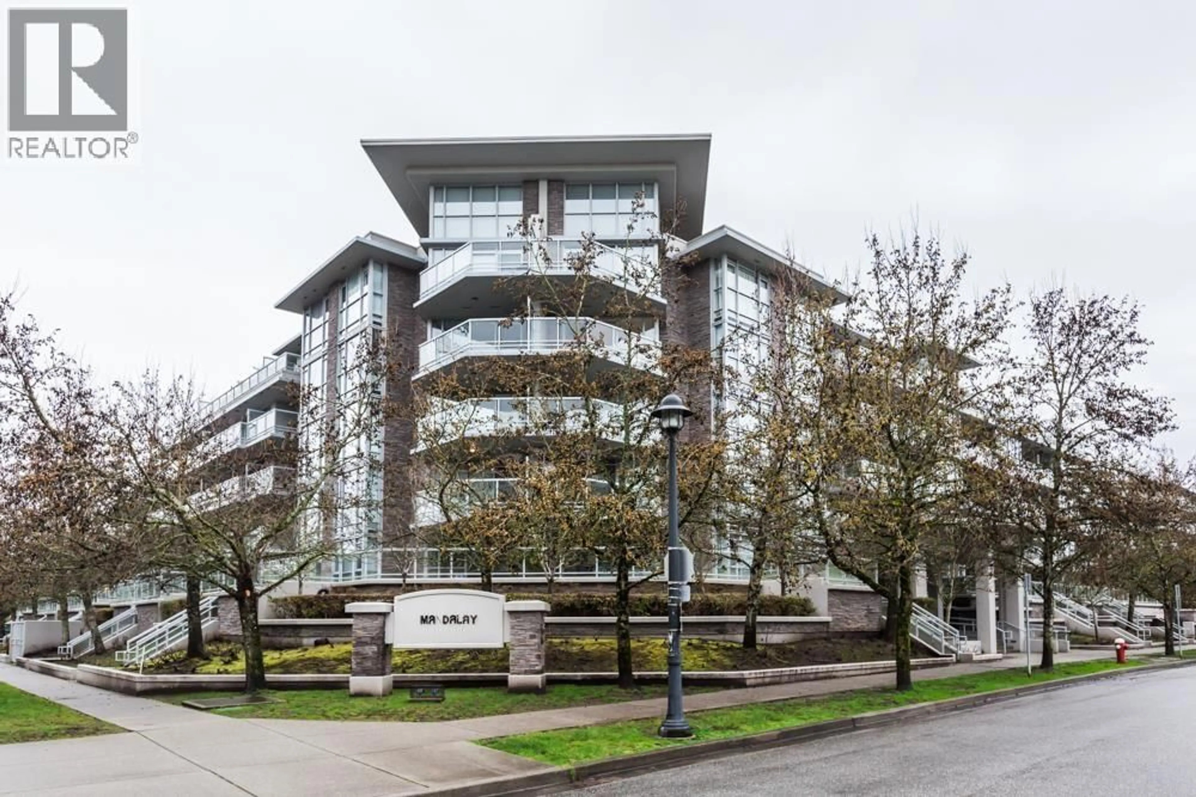 Indoor foyer for 221 - 9371 HEMLOCK DRIVE, Richmond British Columbia V6Y4K6