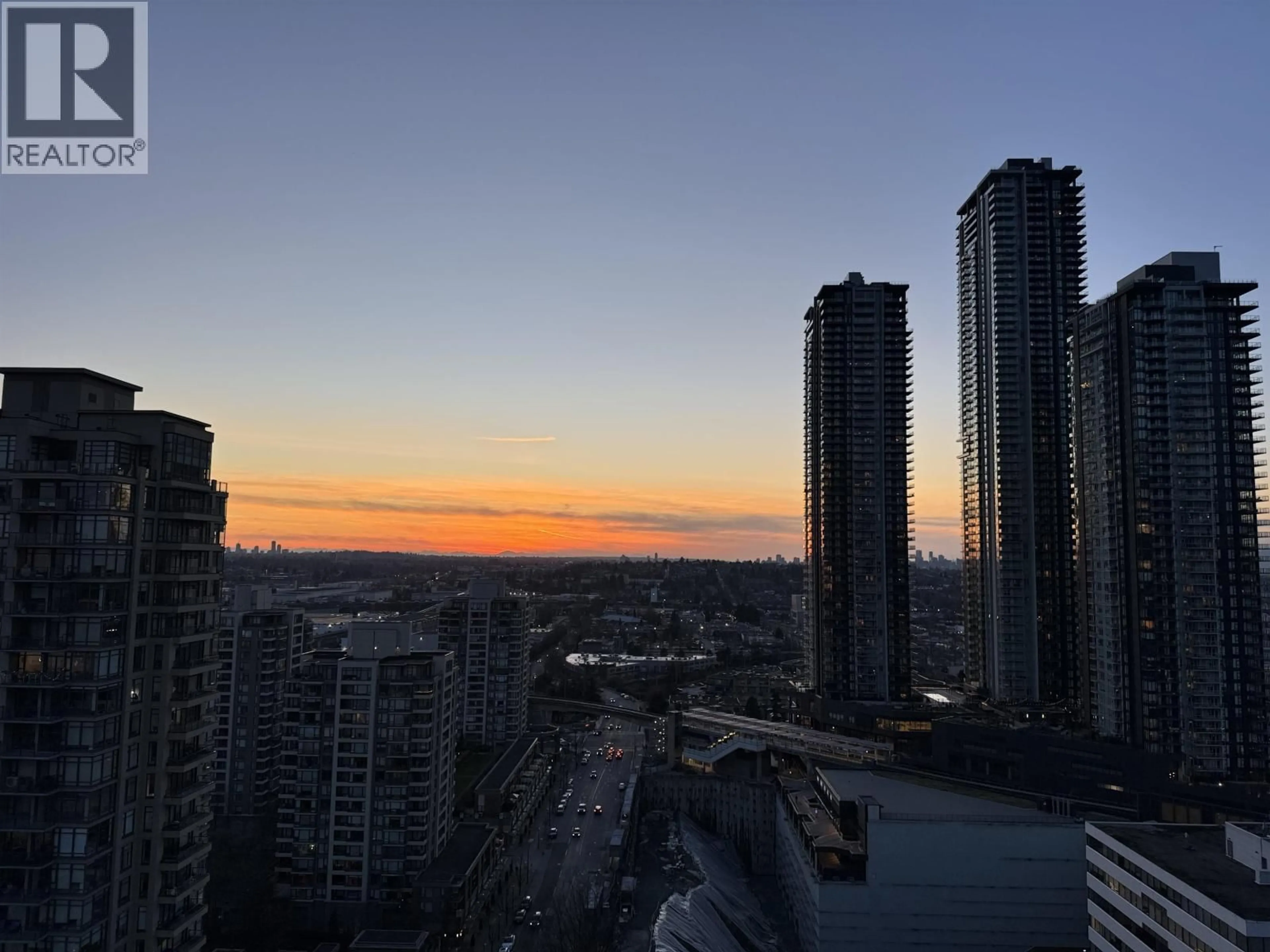 A pic from outside/outdoor area/front of a property/back of a property/a pic from drone, city buildings view from balcony for 2102 - 2181 MADISON AVENUE, Burnaby British Columbia V5C0N4