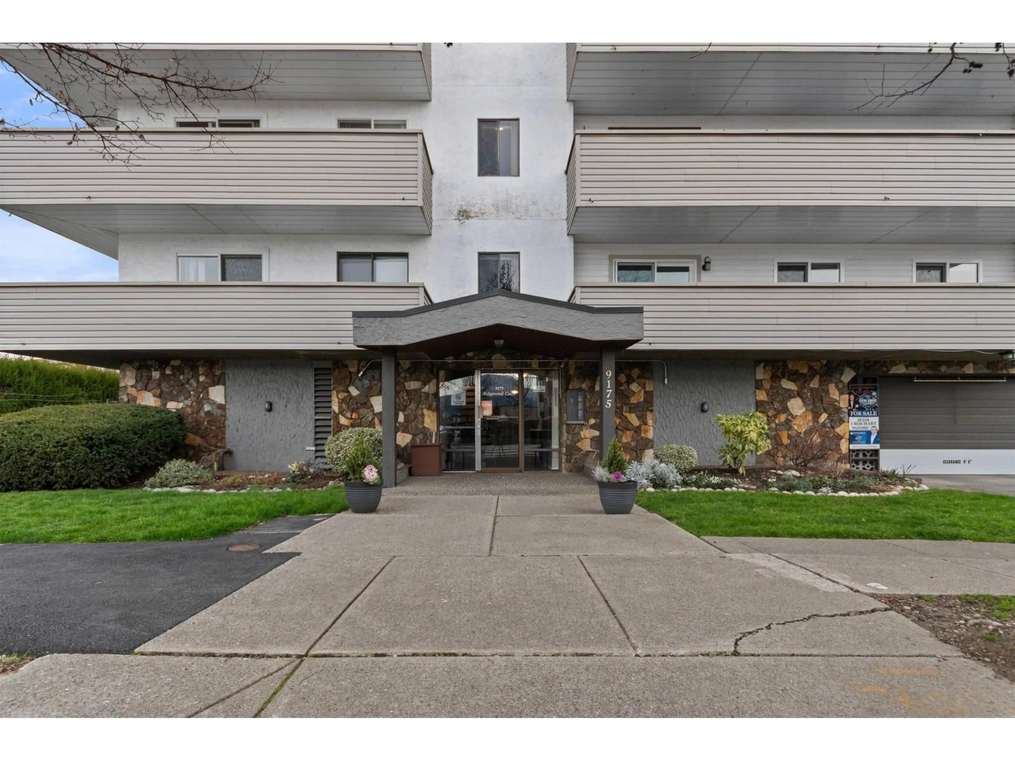 Indoor foyer for 105 - 9175 MARY STREET, Chilliwack British Columbia V2P4H7