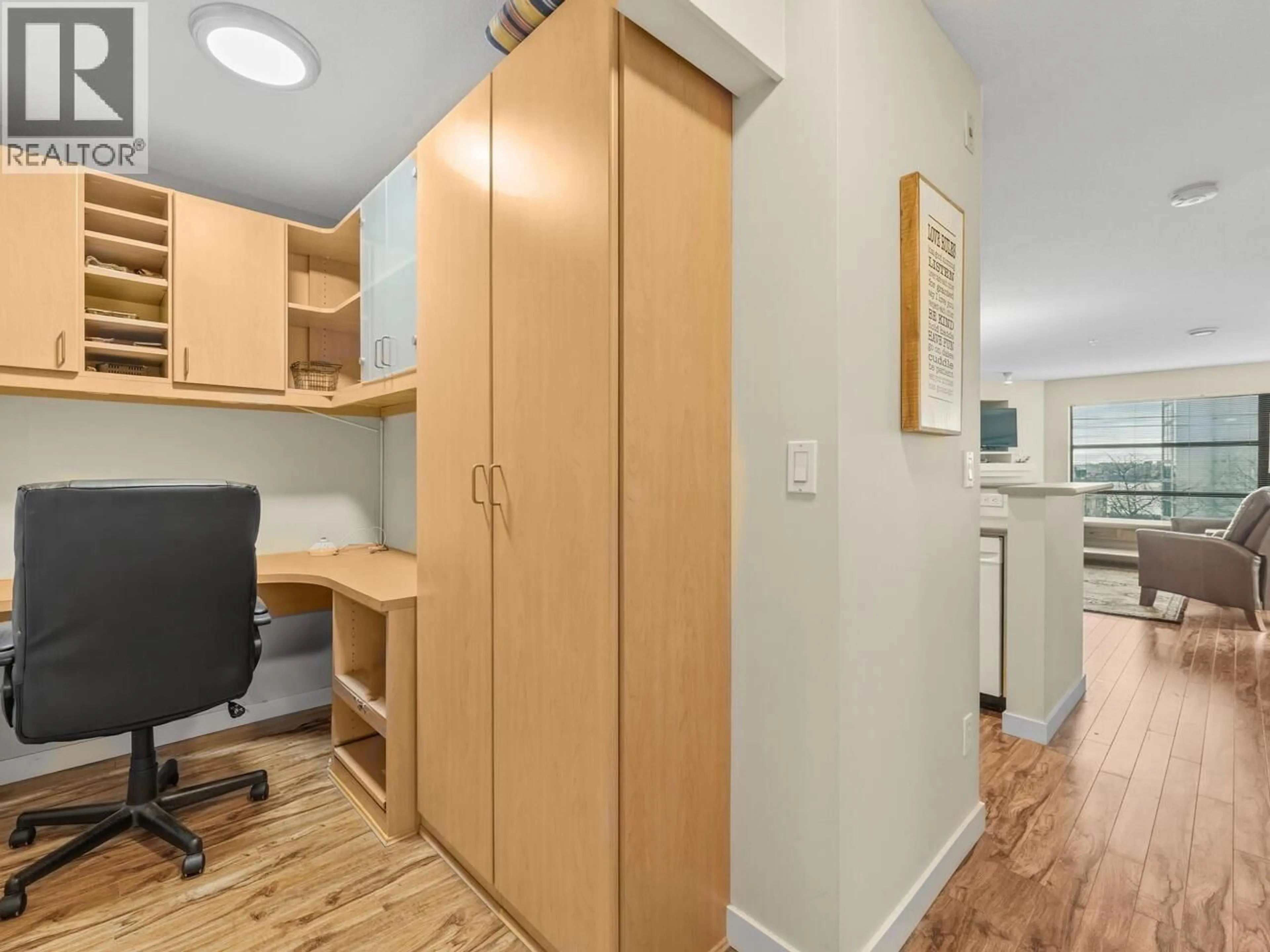 Unknown for 402 - 124 3RD STREET, North Vancouver British Columbia V7M1E8