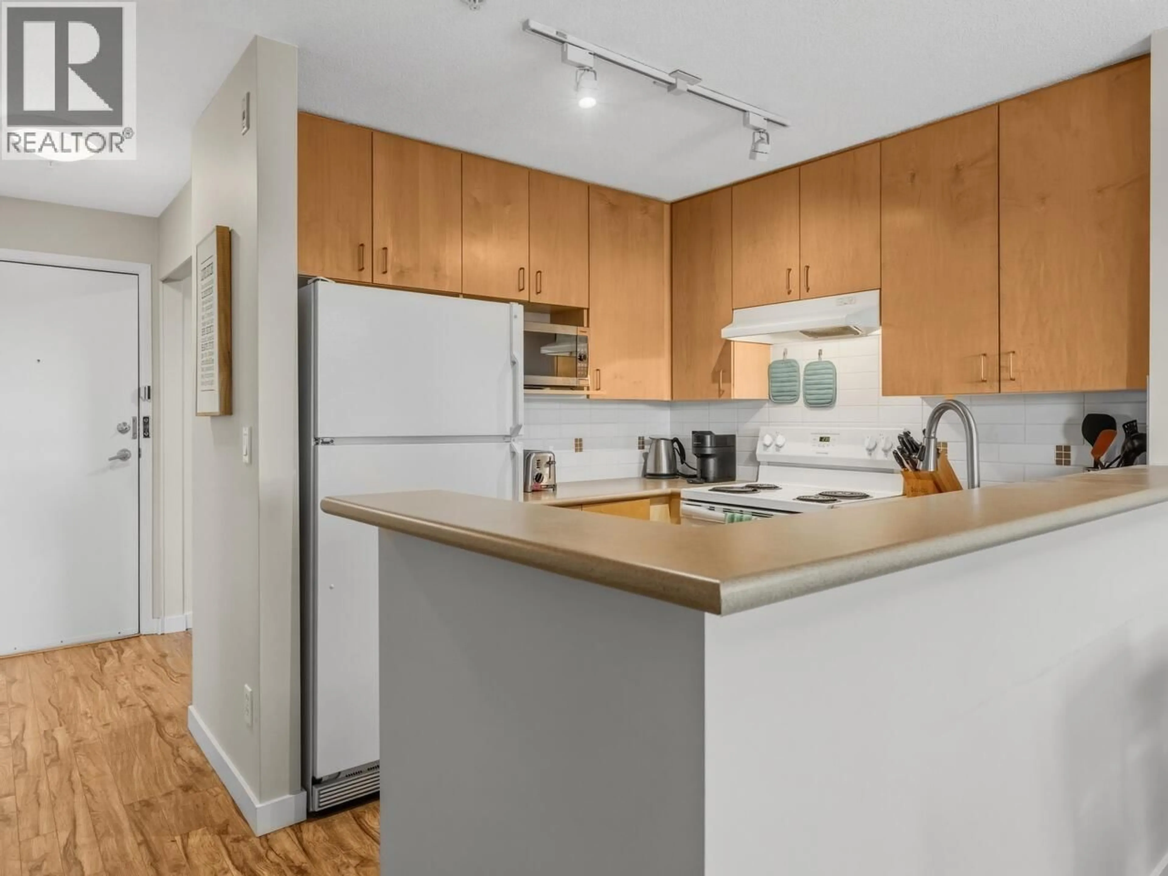 Standard kitchen, wood/laminate floor for 402 - 124 3RD STREET, North Vancouver British Columbia V7M1E8