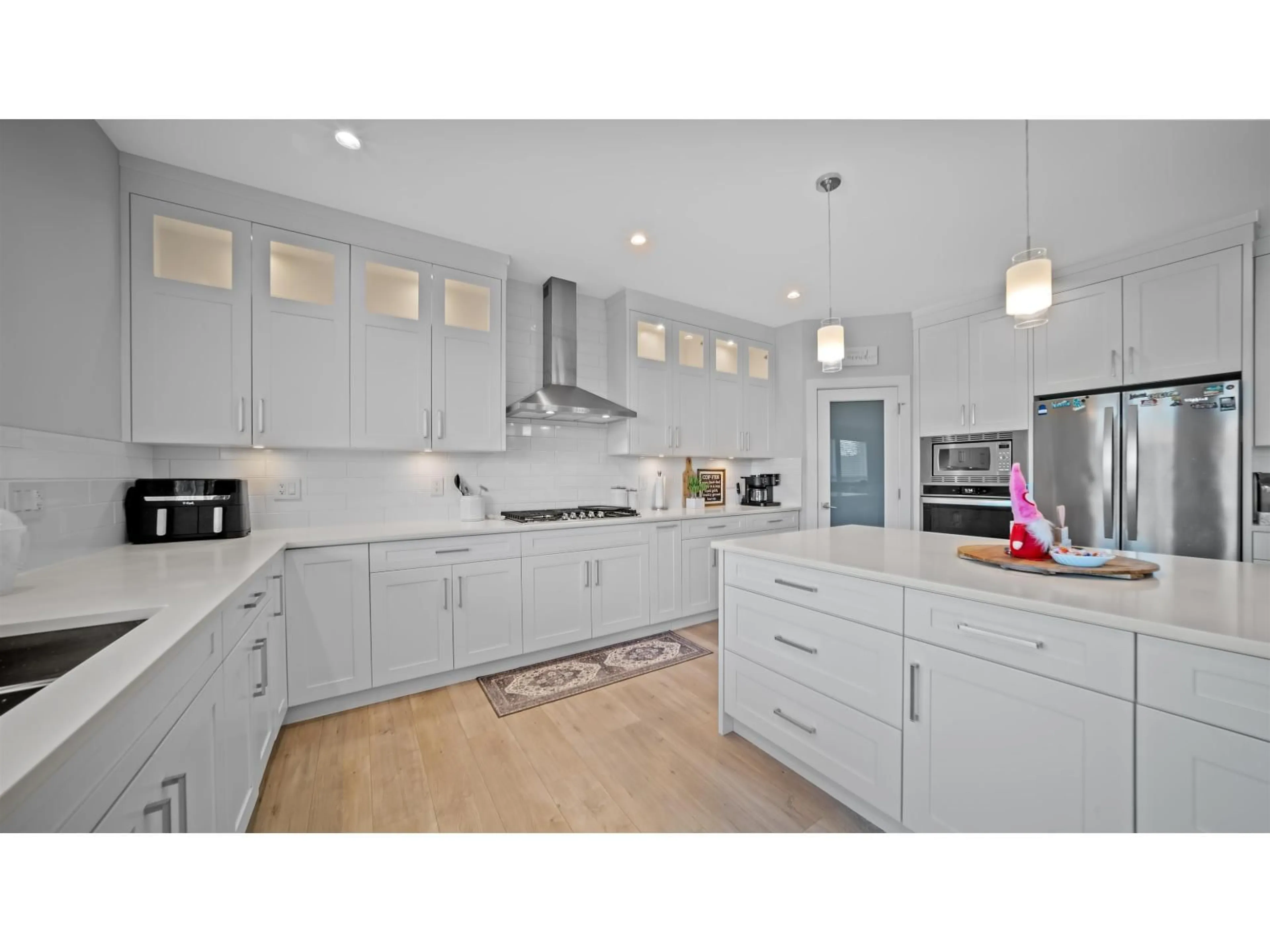 Contemporary kitchen, unknown for 14551 61 AVENUE, Surrey British Columbia V3S4R6
