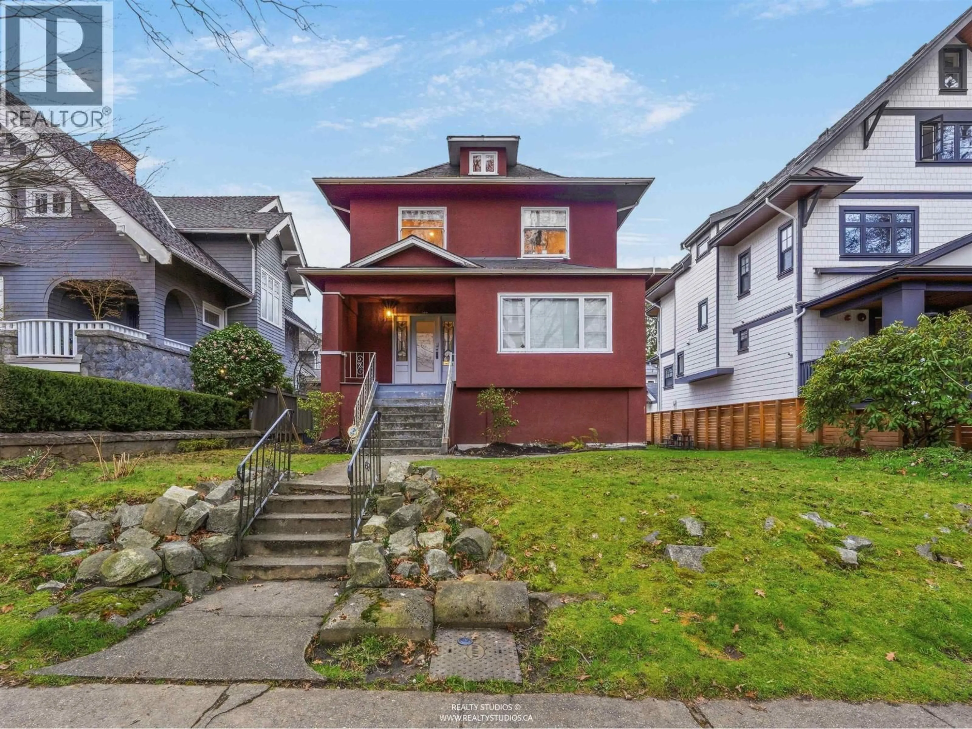 Unknown for 354 15TH AVENUE, Vancouver British Columbia V5Y1Y2