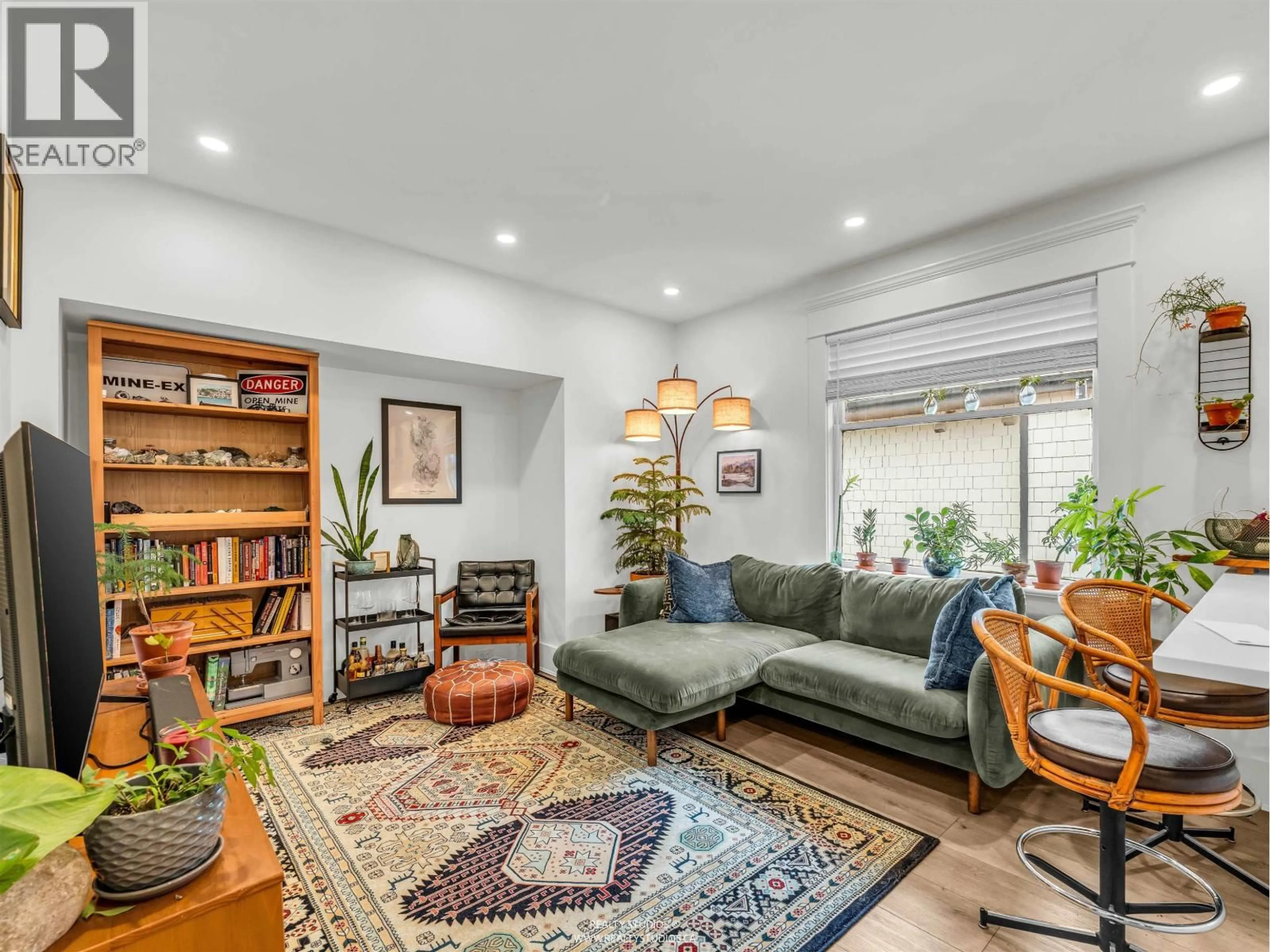 Living room with furniture, unknown for 354 15TH AVENUE, Vancouver British Columbia V5Y1Y2