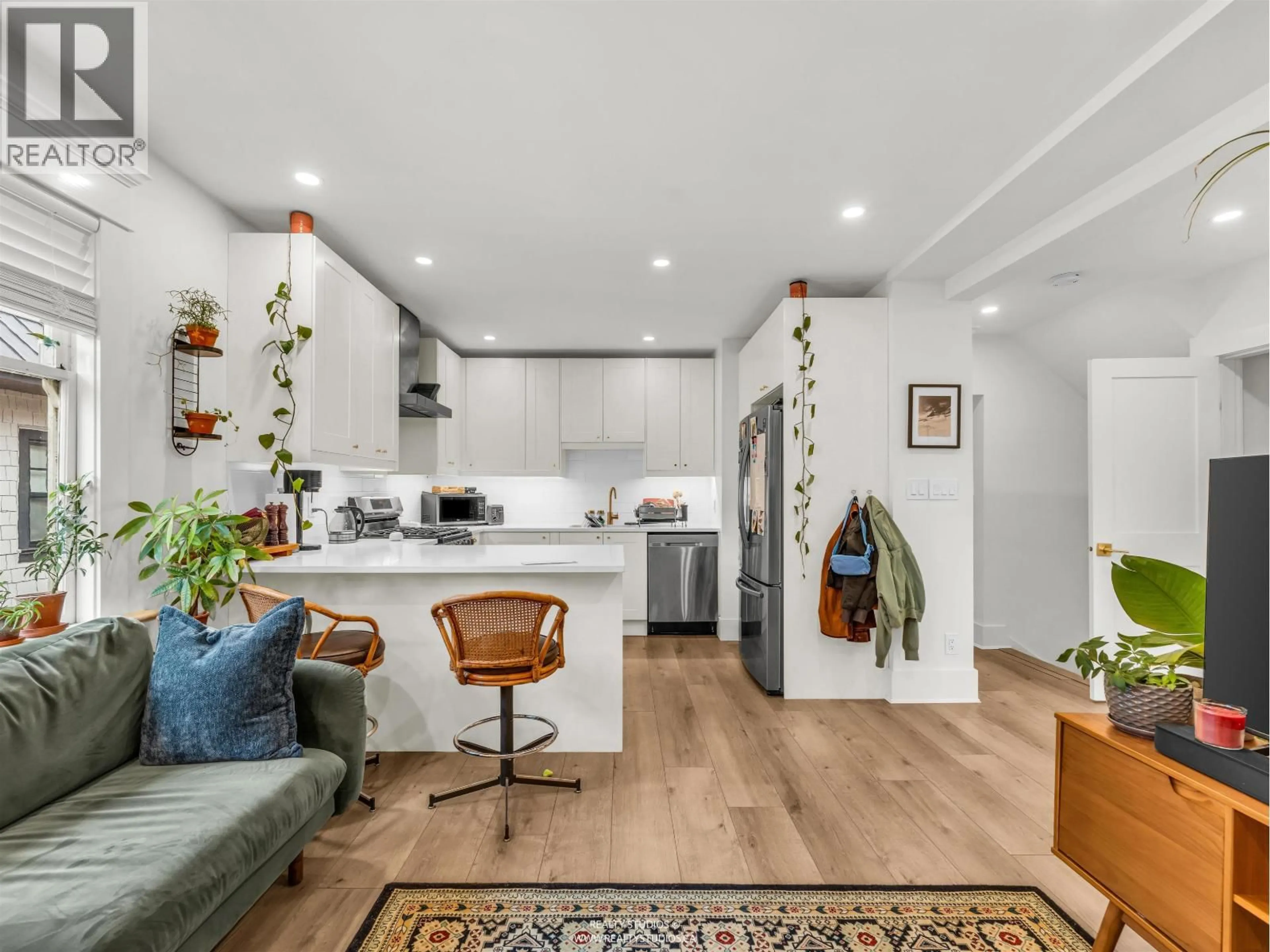 Open concept kitchen, unknown for 354 15TH AVENUE, Vancouver British Columbia V5Y1Y2