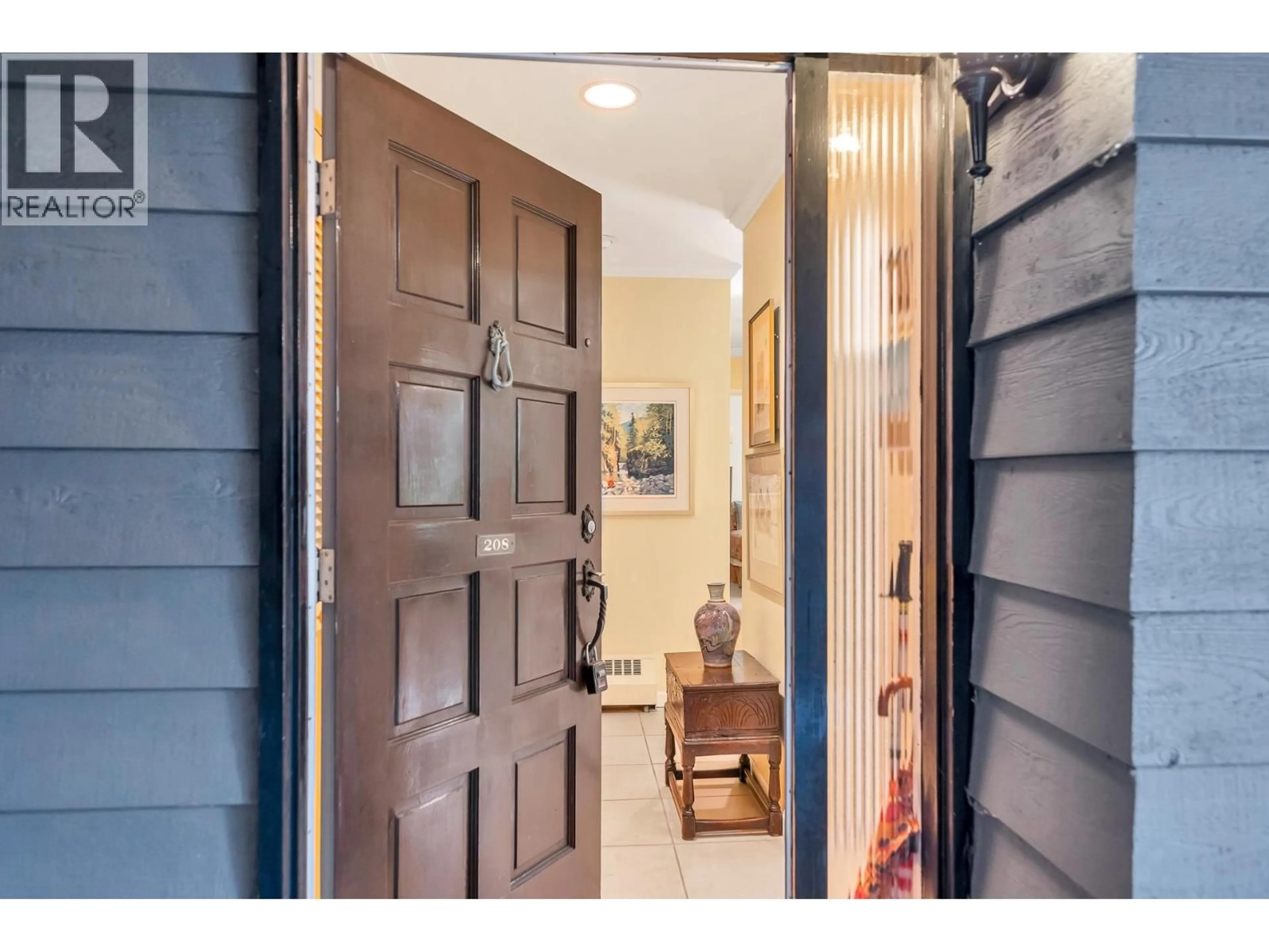 Indoor entryway for 208 - 235 KEITH ROAD, West Vancouver British Columbia V7T1L5