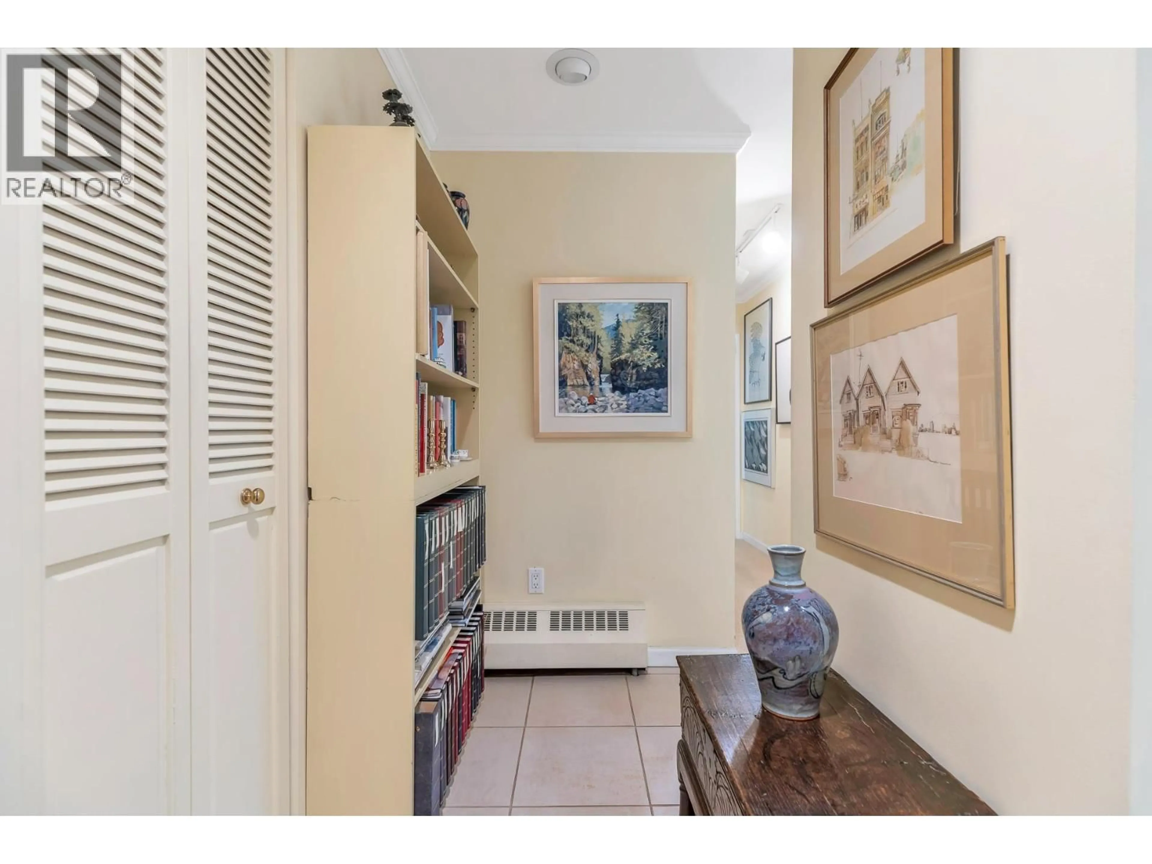 Indoor entryway for 208 - 235 KEITH ROAD, West Vancouver British Columbia V7T1L5