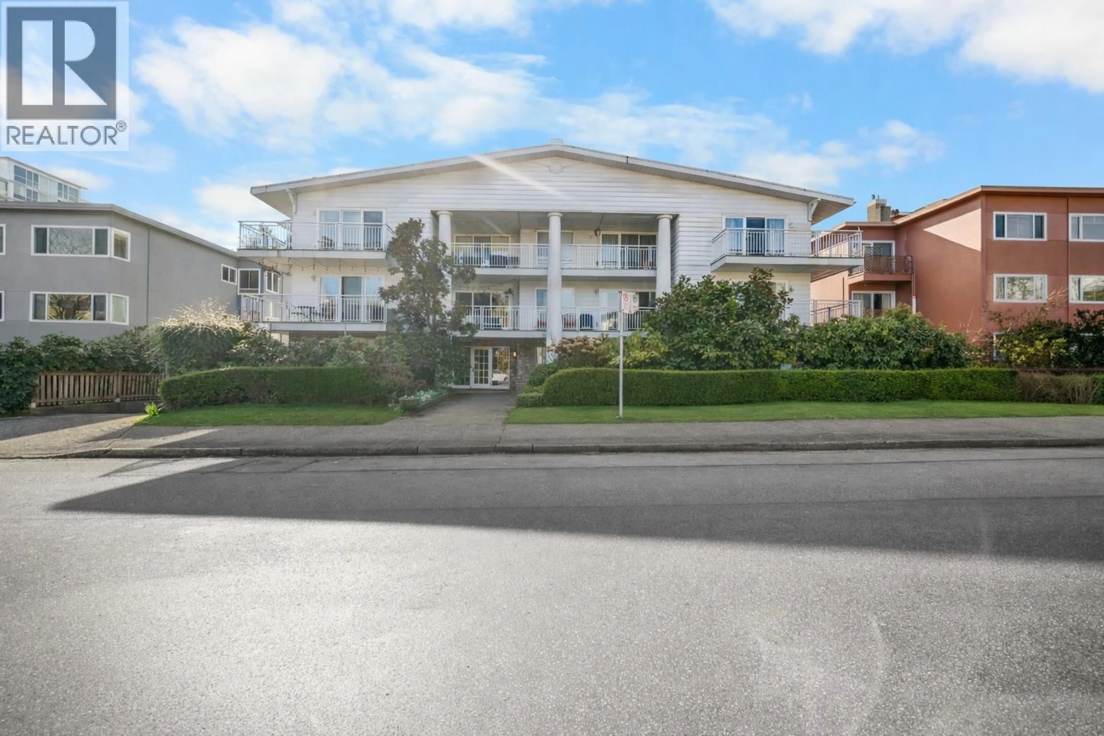 A pic from outside/outdoor area/front of a property/back of a property/a pic from drone, unknown for 202 - 1066 13TH AVENUE, Vancouver British Columbia V6H1N2