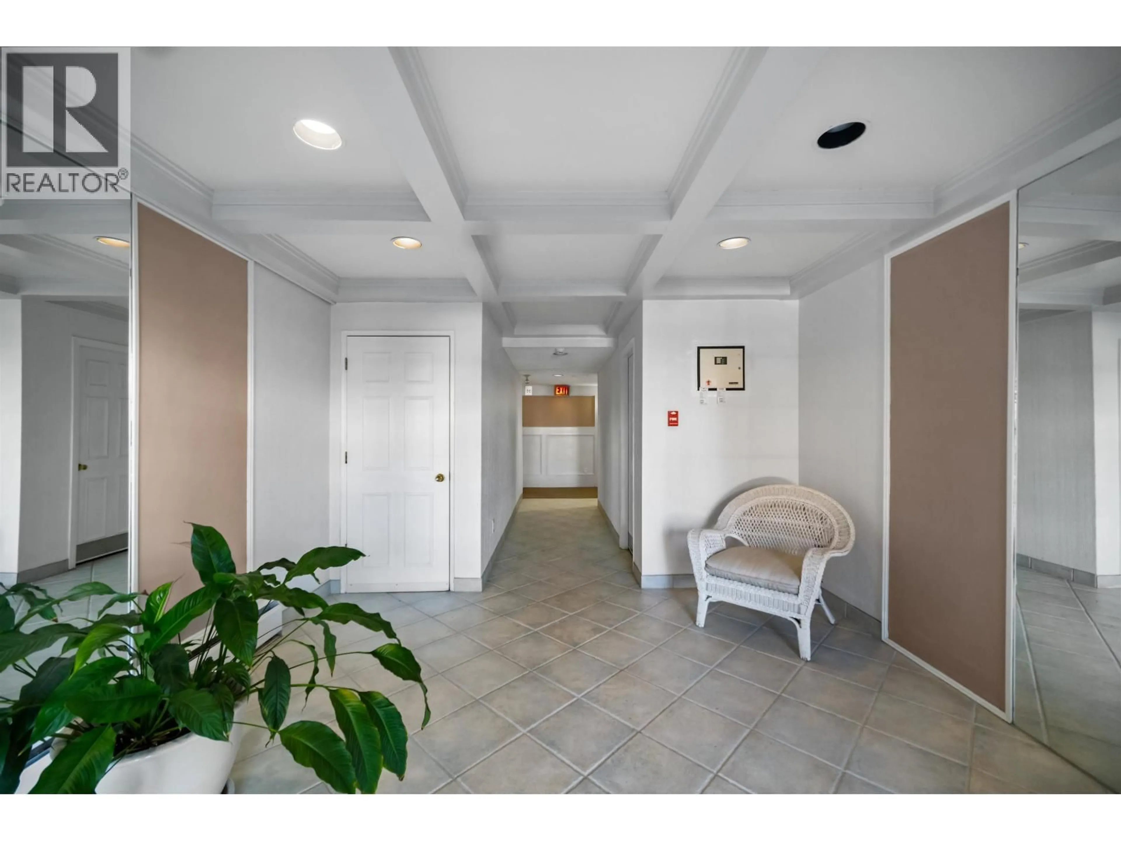 Indoor foyer for 202 - 1066 13TH AVENUE, Vancouver British Columbia V6H1N2