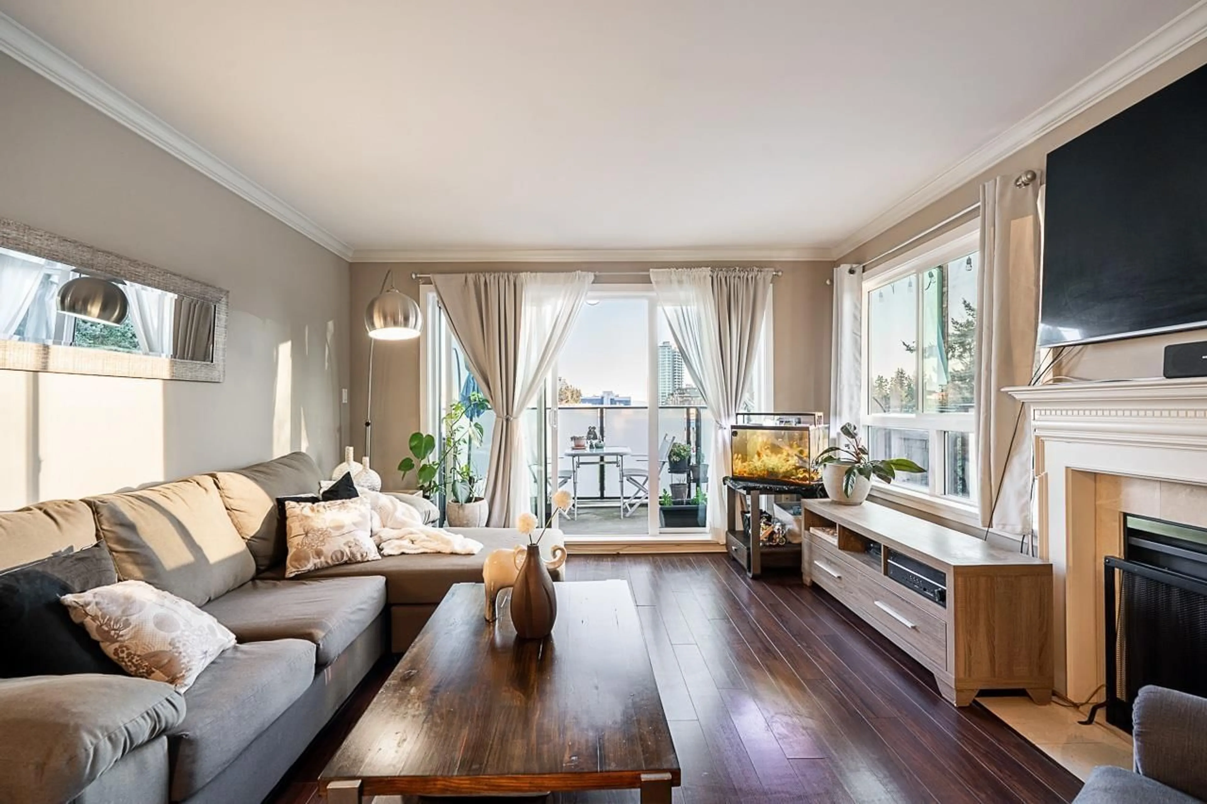 Living room with furniture, wood/laminate floor for 313 - 1830 SOUTHMERE CRESCENT EAST, Surrey British Columbia V4A9C2