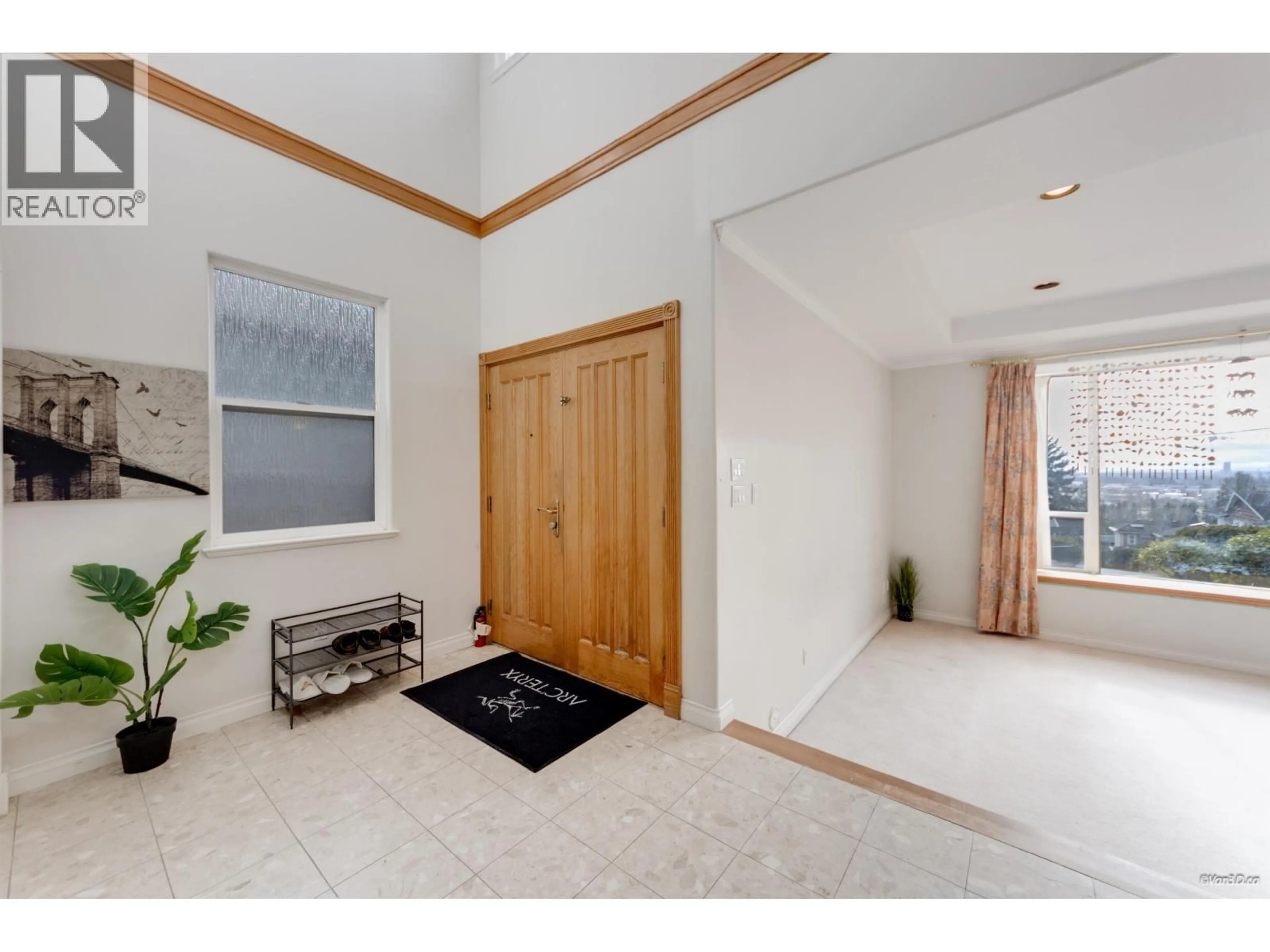 Indoor entryway for 5177 CARSON STREET, Burnaby British Columbia V5J2Z1