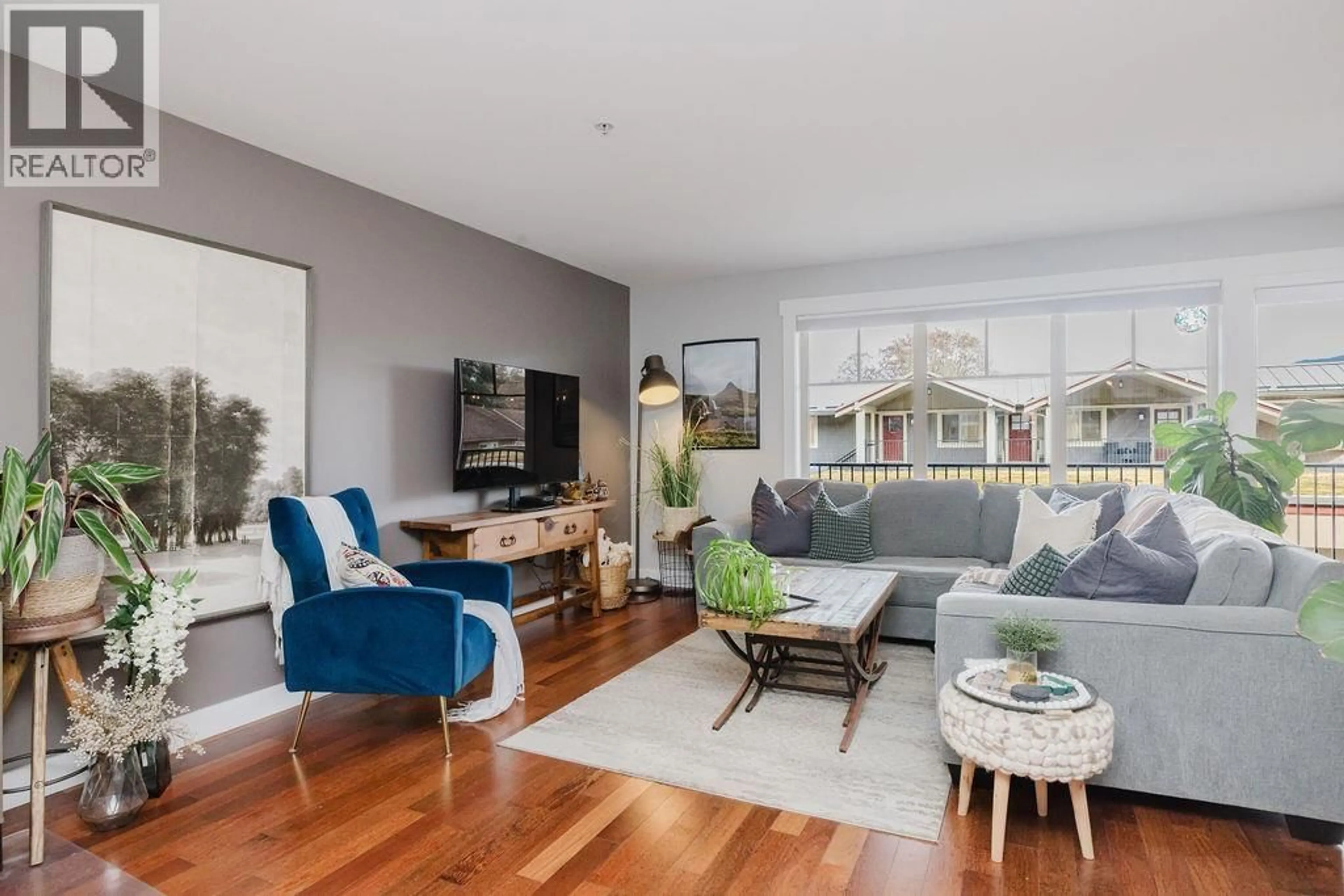 Living room with furniture, unknown for 105 - 414 GOWER POINT ROAD, Gibsons British Columbia V0N1V5