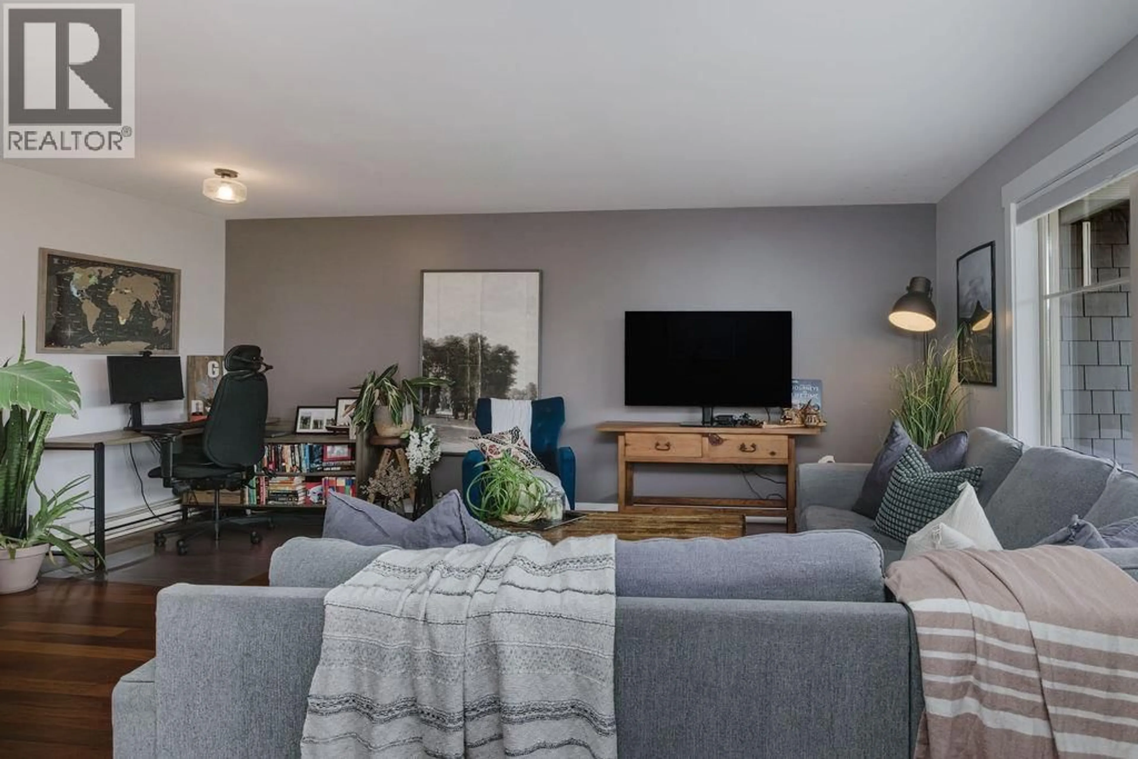 Living room with furniture, unknown for 105 - 414 GOWER POINT ROAD, Gibsons British Columbia V0N1V5