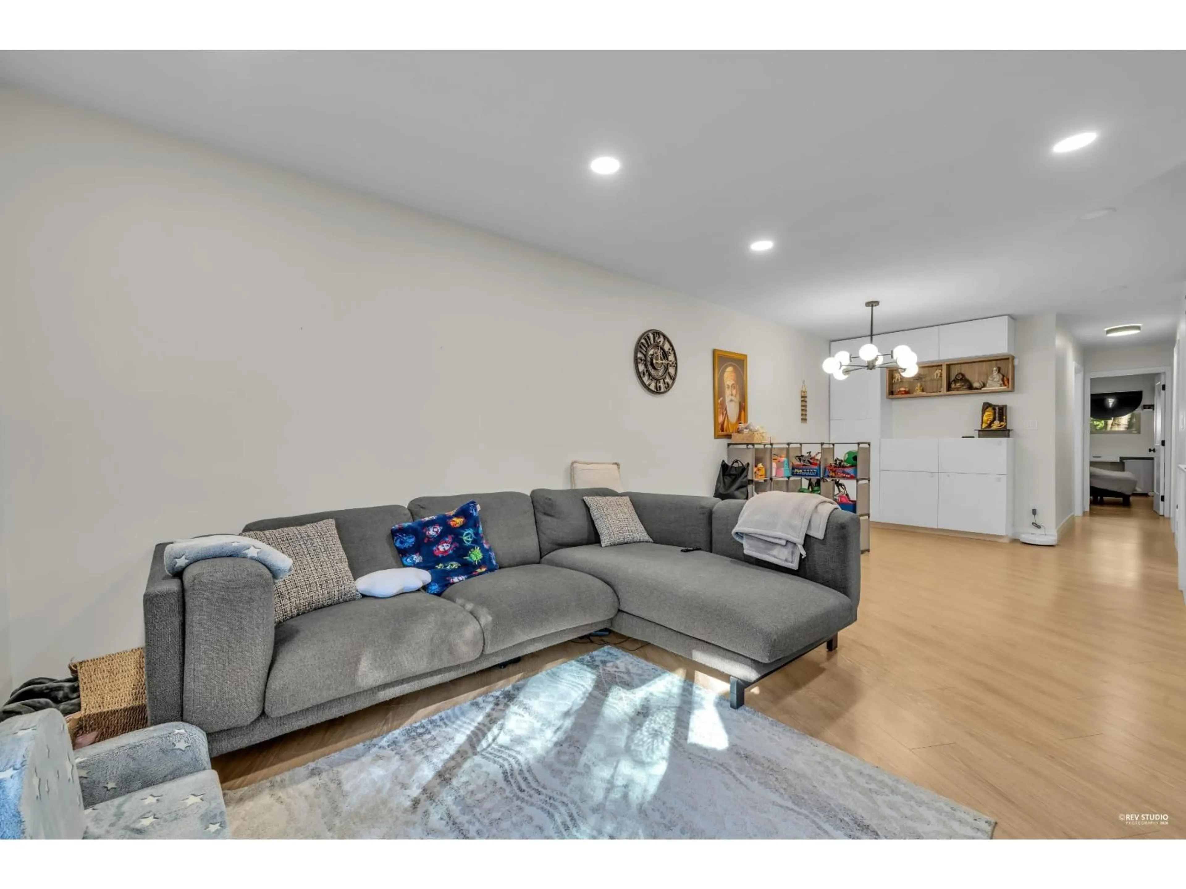 Living room with furniture, unknown for 14826 - Holly PARK LANE, Surrey British Columbia V3R6Y2