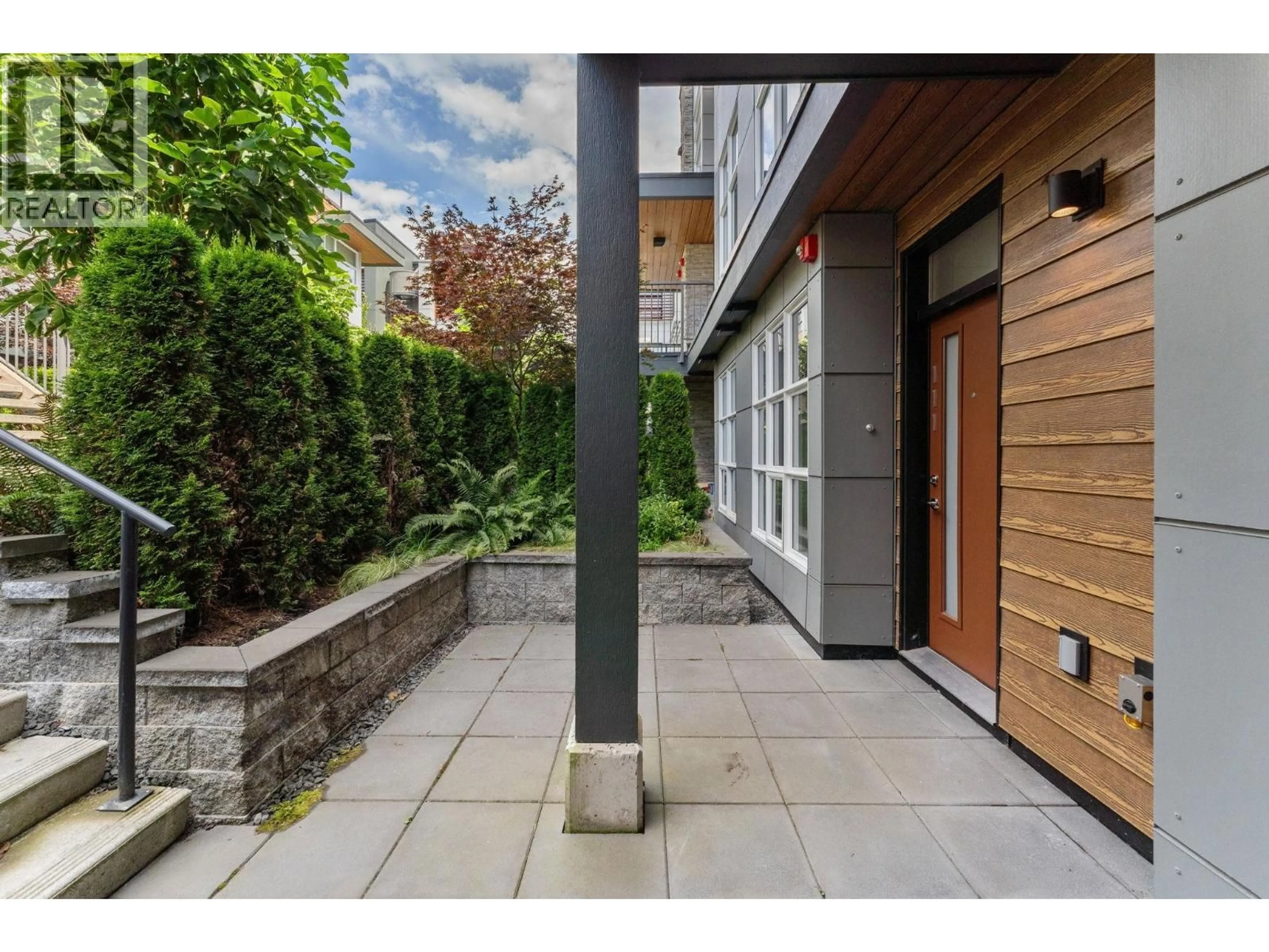 Patio, street for 119 - 2060 CURLING ROAD, North Vancouver British Columbia V7P0E1