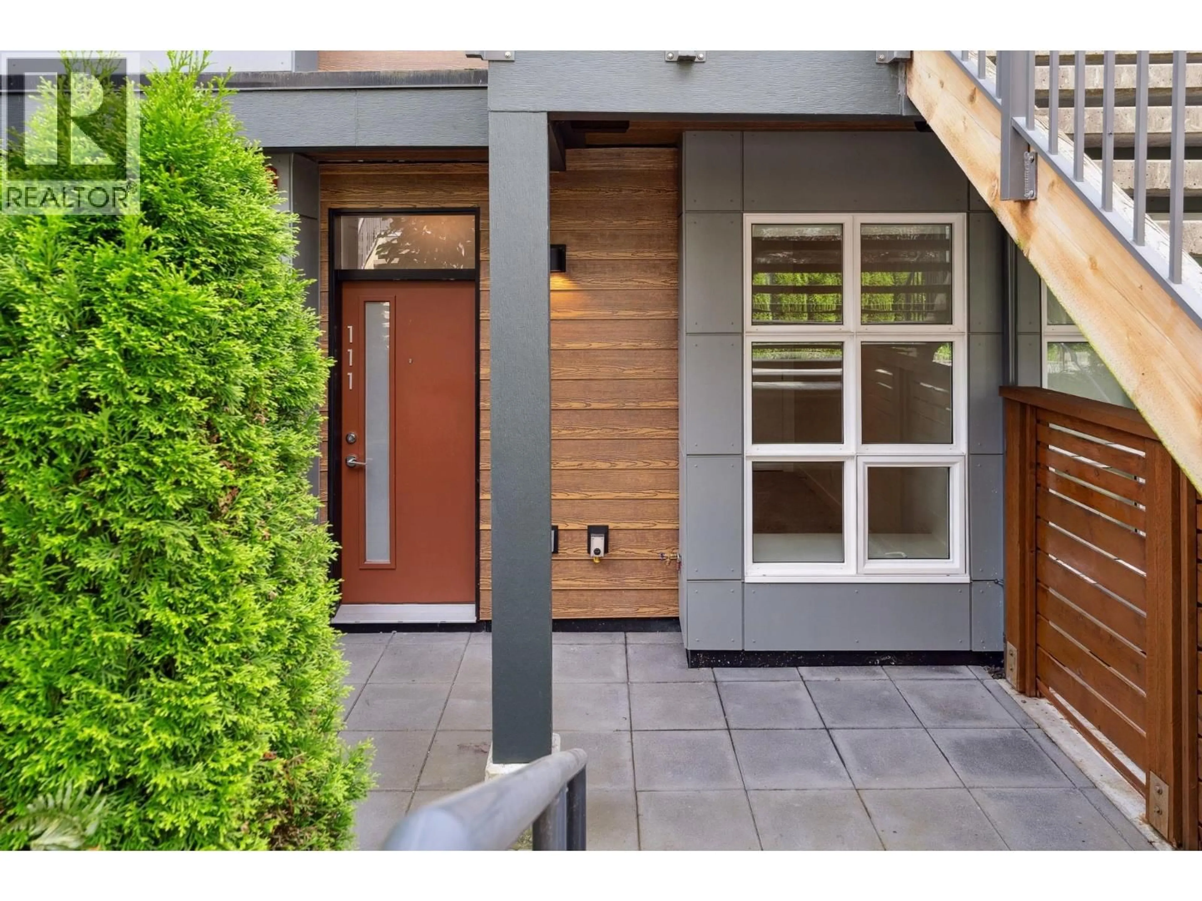 Indoor entryway for 119 - 2060 CURLING ROAD, North Vancouver British Columbia V7P0E1