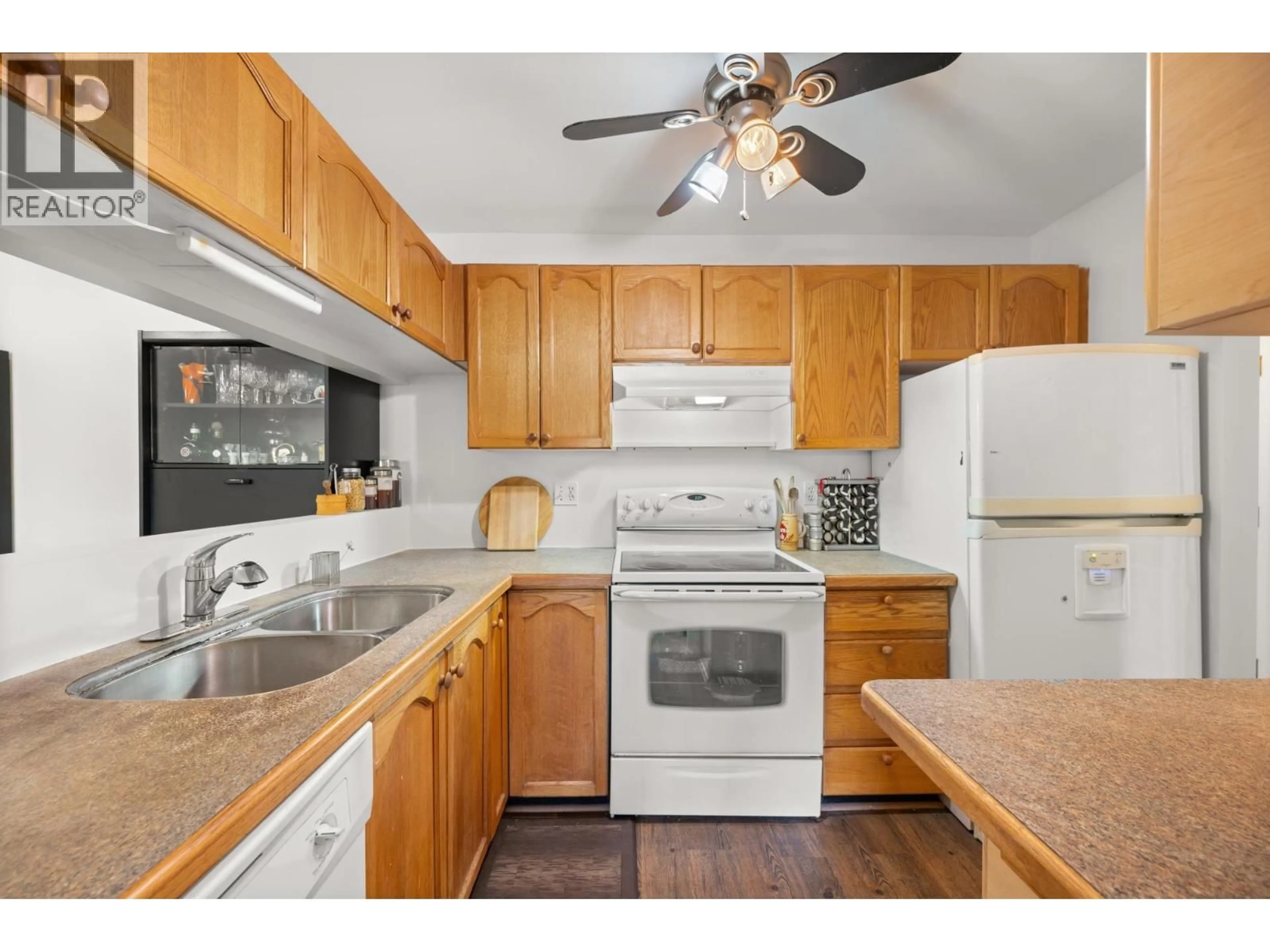 Standard kitchen, wood/laminate floor for 207 - 1171 PIPELINE ROAD, Coquitlam British Columbia V3B4R9