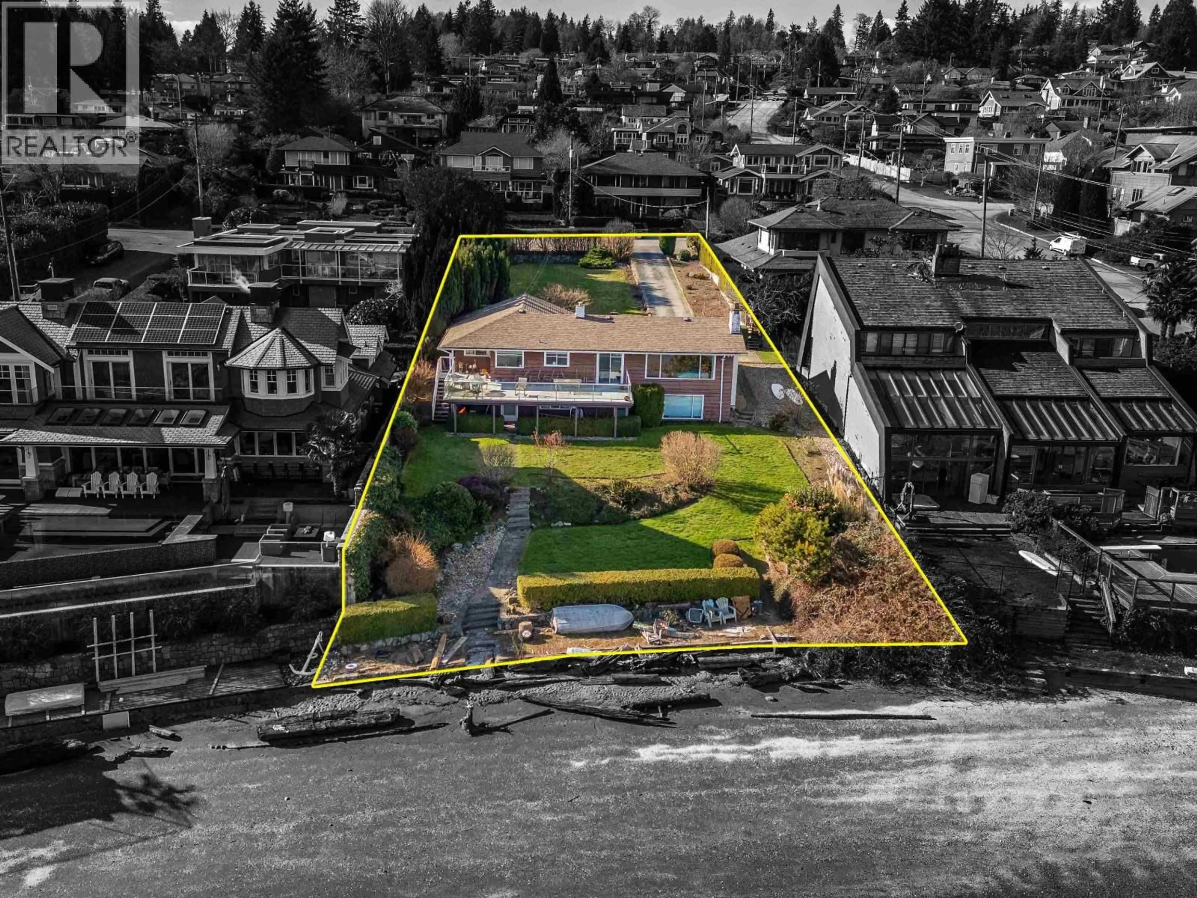 A pic from outside/outdoor area/front of a property/back of a property/a pic from drone, water/lake/river/ocean view for 450 BEACHVIEW DRIVE, North Vancouver British Columbia V7G1P7