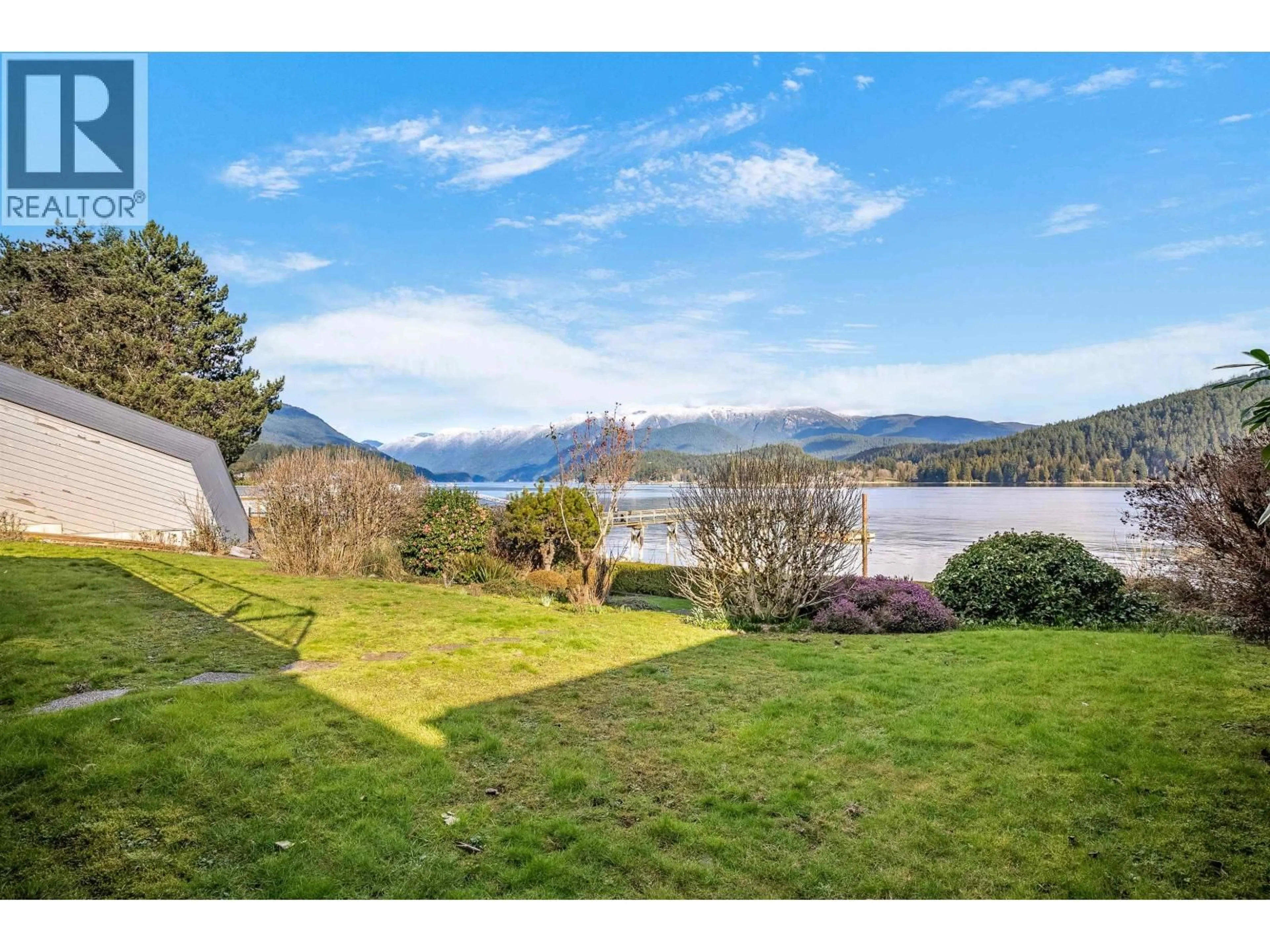 A pic from outside/outdoor area/front of a property/back of a property/a pic from drone, water/lake/river/ocean view for 450 BEACHVIEW DRIVE, North Vancouver British Columbia V7G1P7