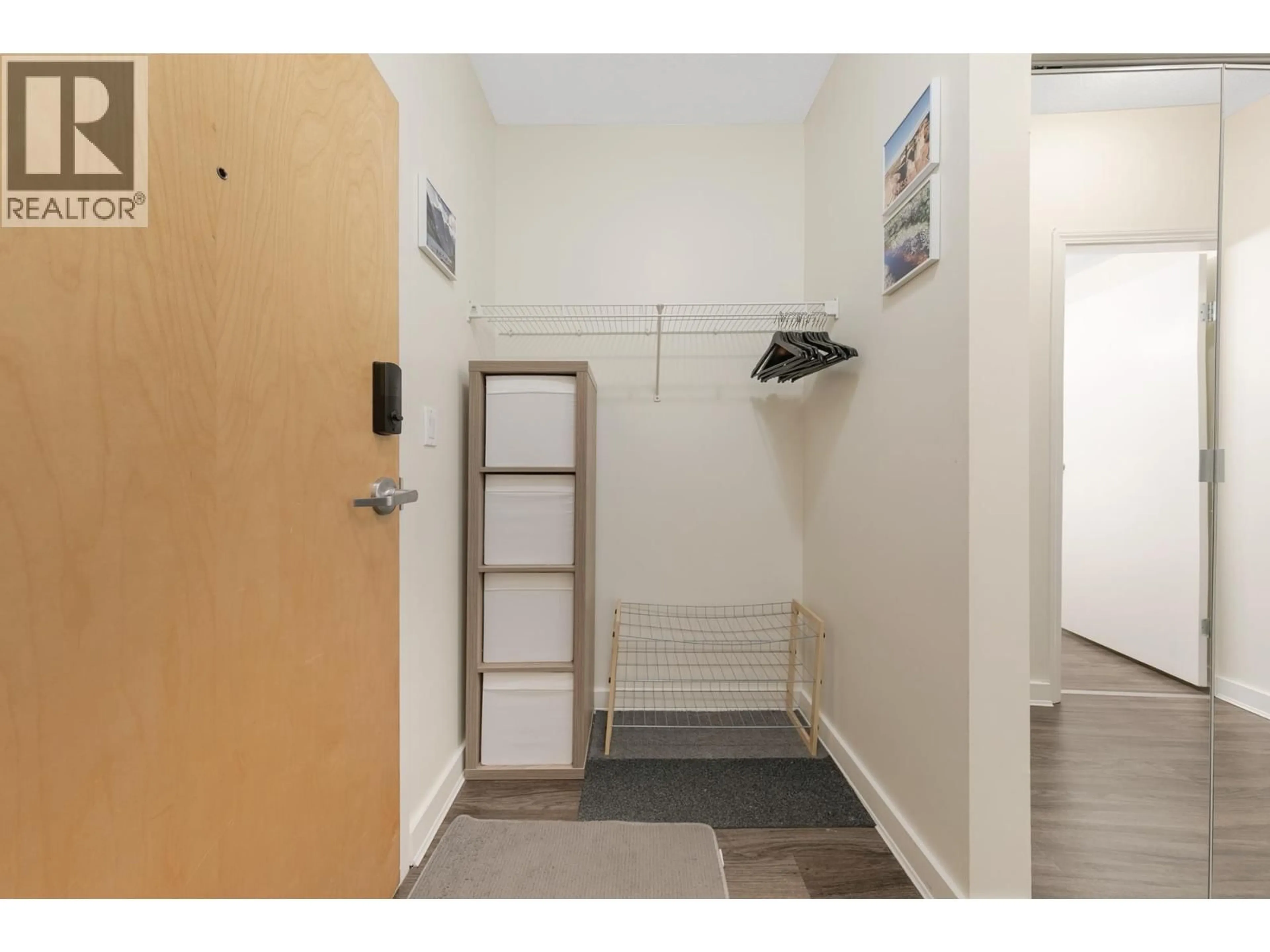 Indoor entryway for 307 - 1249 GRANVILLE STREET, Vancouver British Columbia V6Z1M5