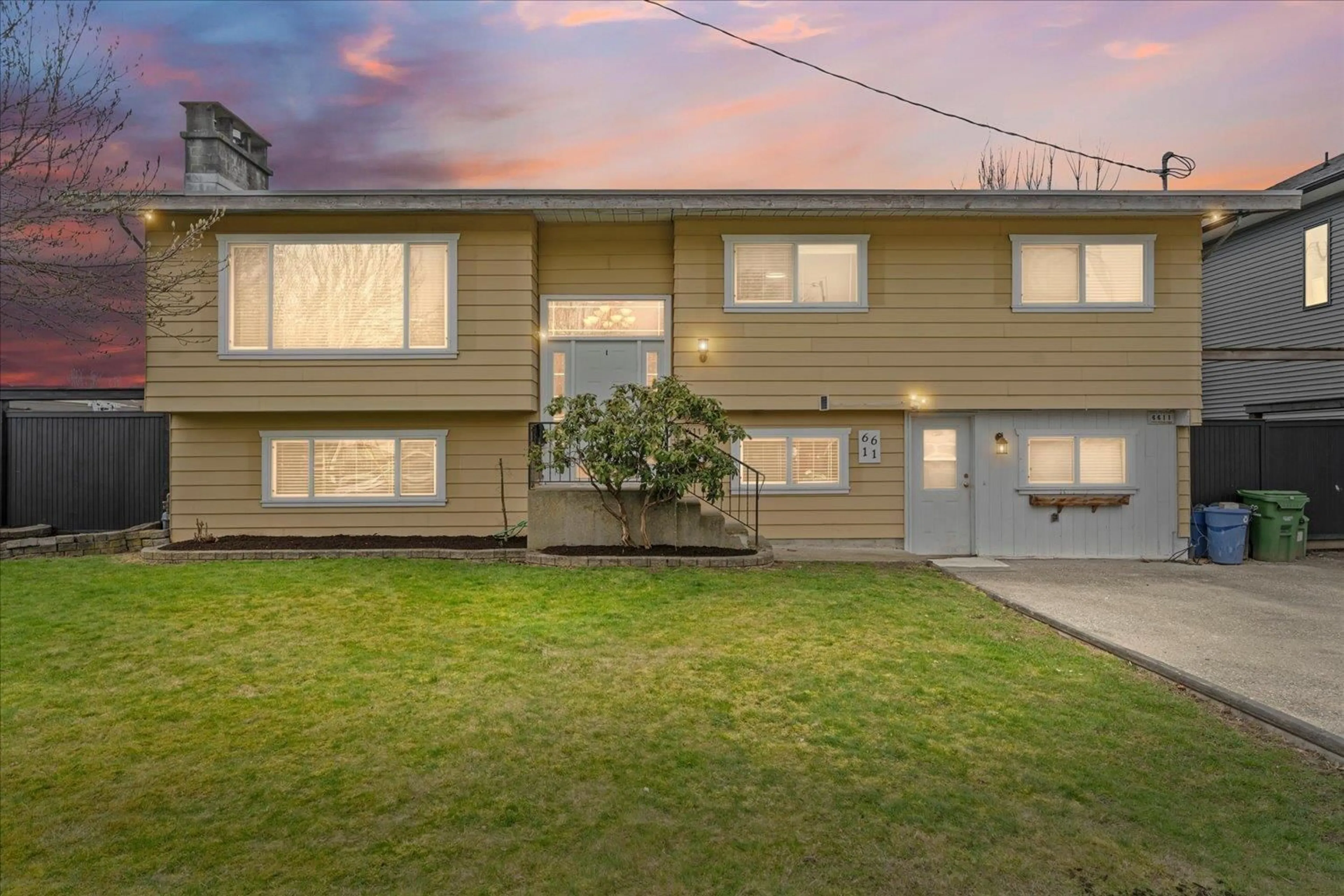 Home with vinyl exterior material, street for 6611 REID ROAD, Chilliwack British Columbia V2R2Z8