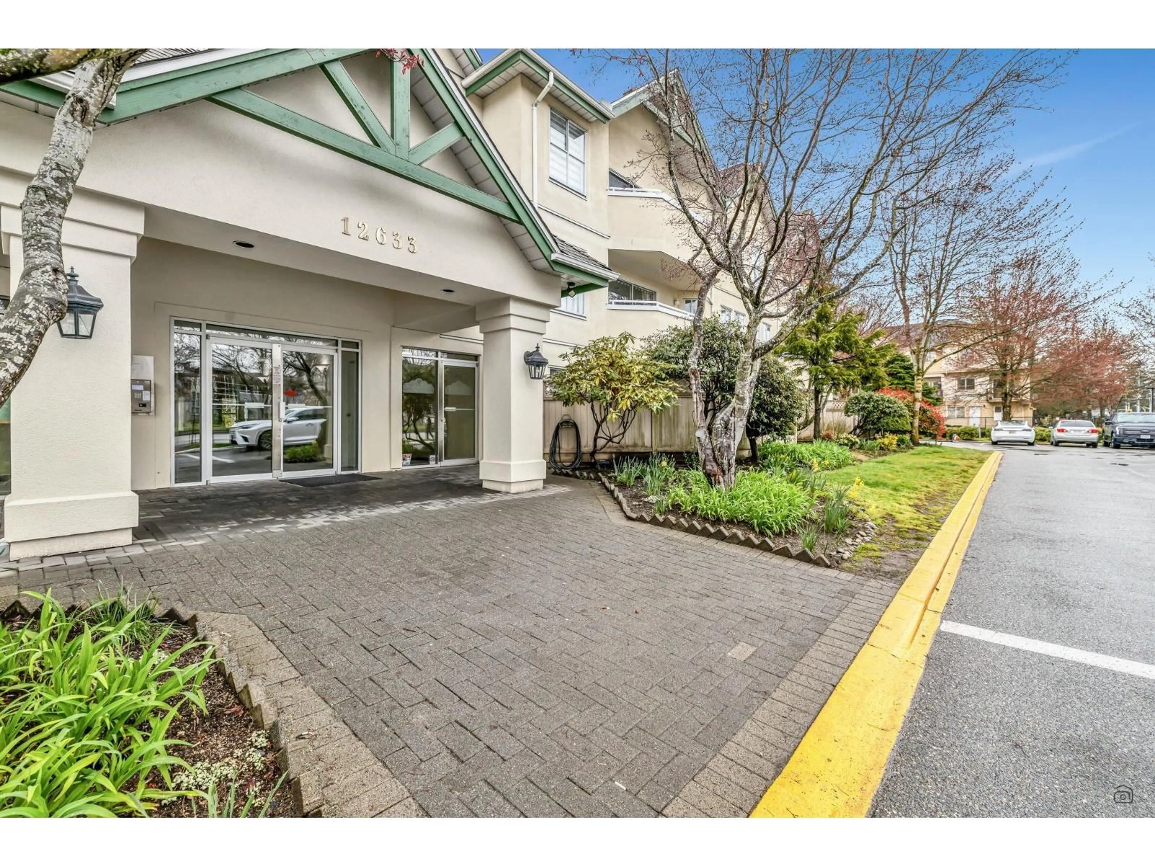 Indoor foyer for 112 - 12633 72 AVENUE, Surrey British Columbia V3W0A4