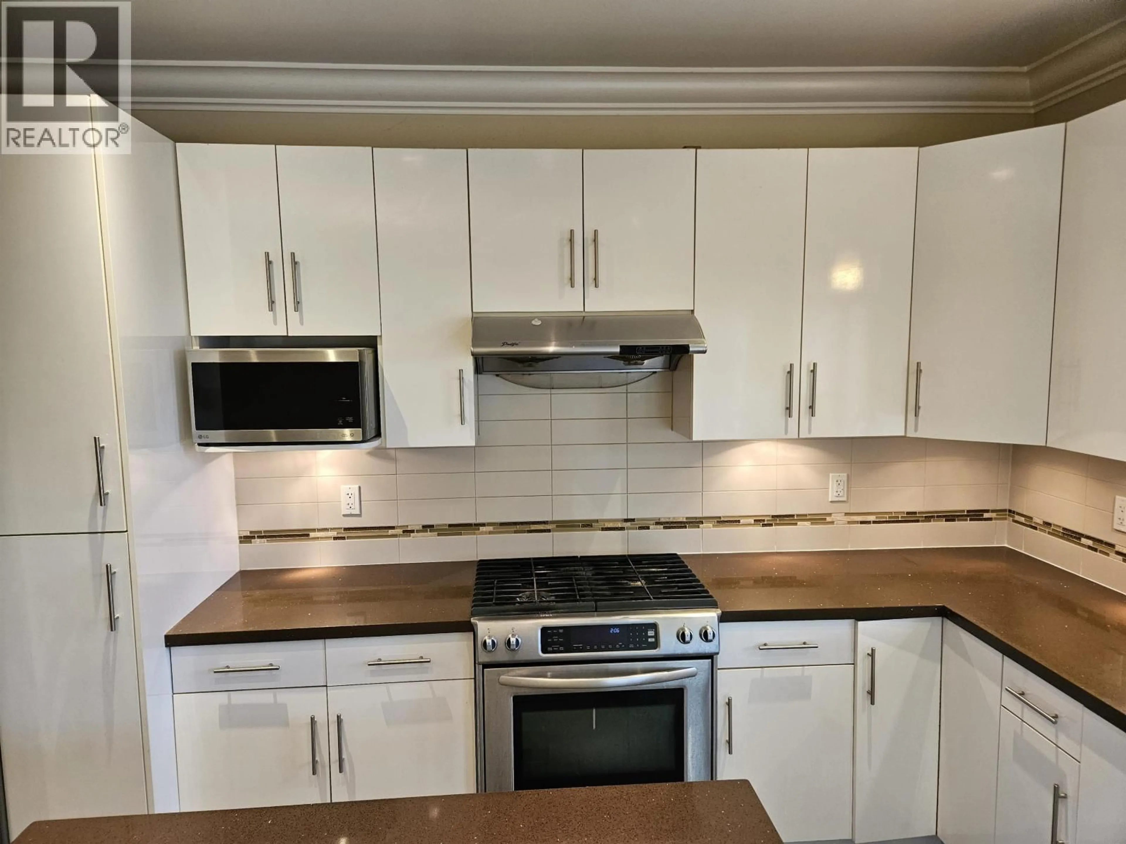 Standard kitchen, wood/laminate floor for 6973 DUNBLANE AVENUE, Burnaby British Columbia V5J4G1