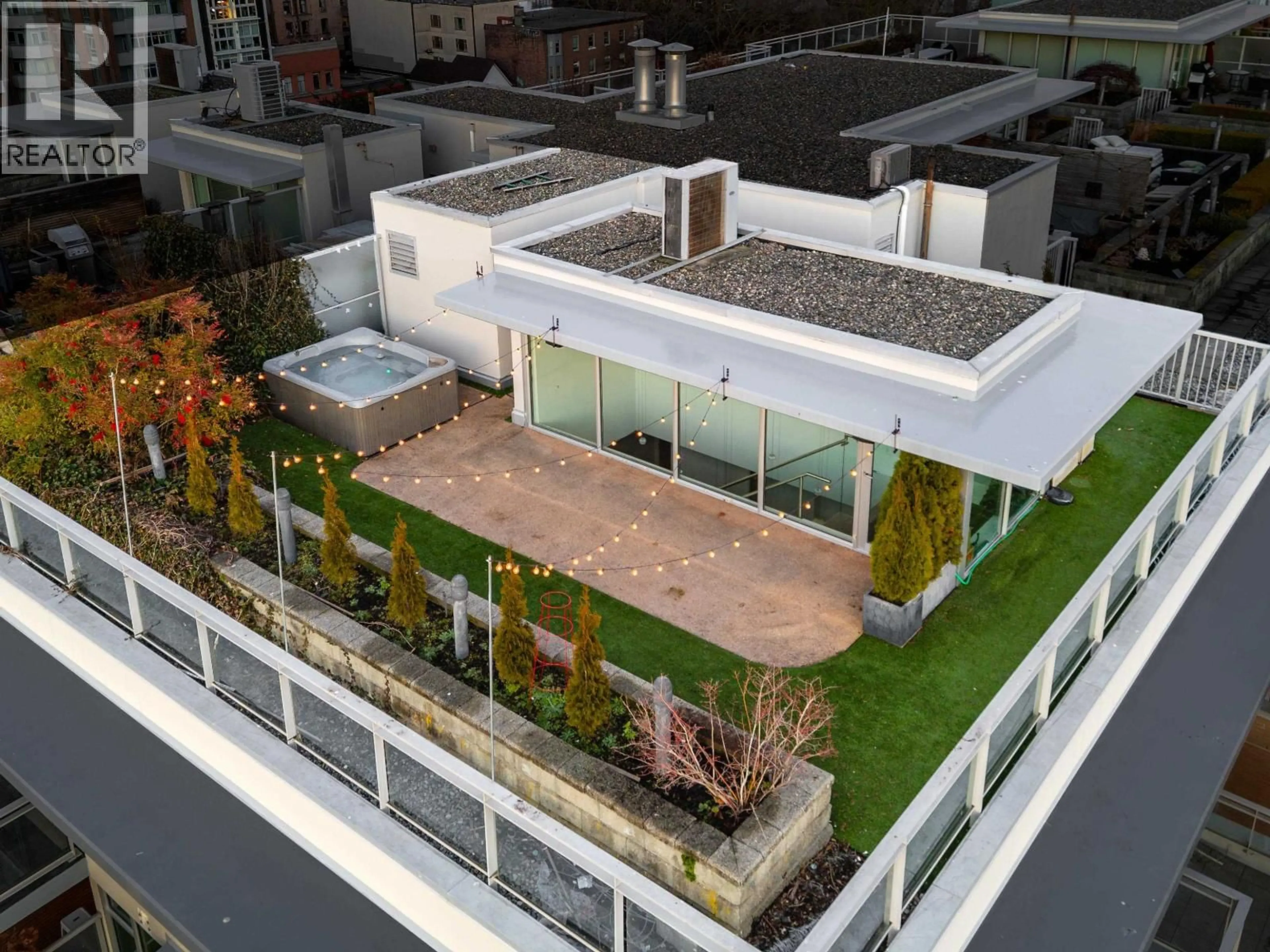 A pic from outside/outdoor area/front of a property/back of a property/a pic from drone, building for 801 - 221 UNION STREET, Vancouver British Columbia V6A0B4
