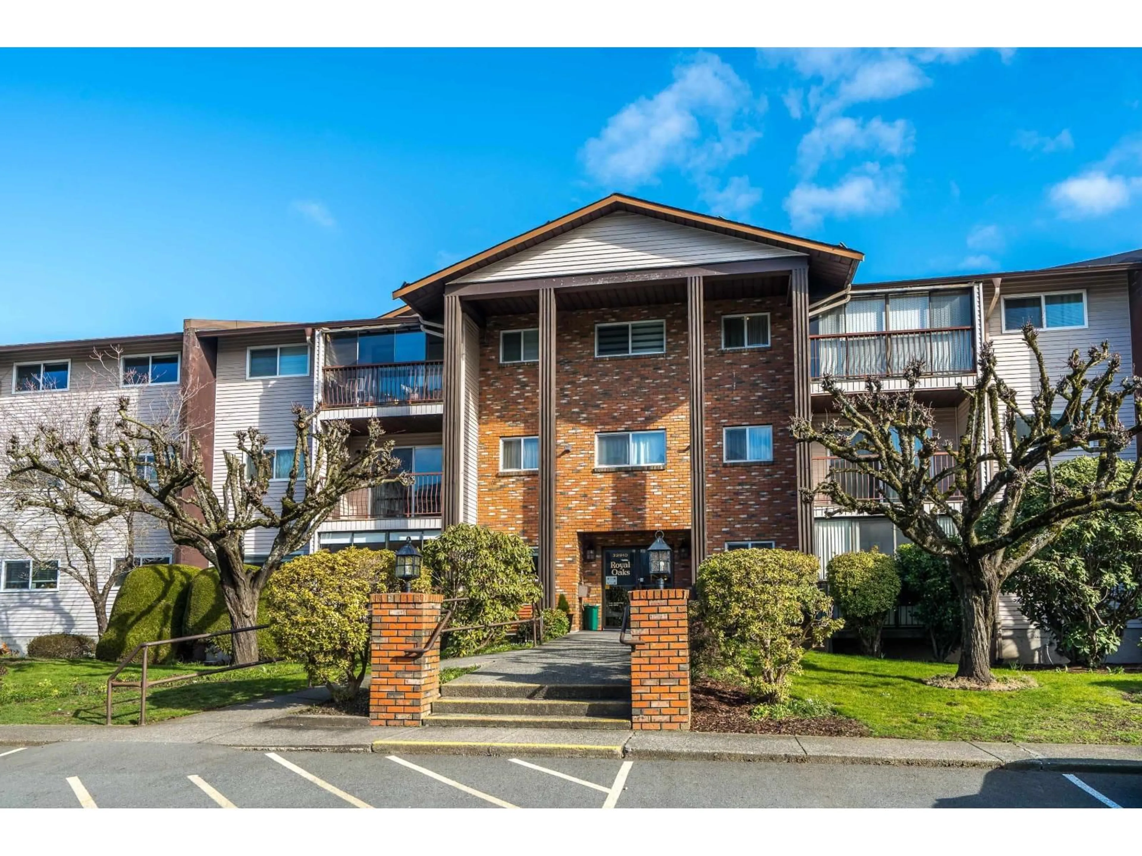 A pic from outside/outdoor area/front of a property/back of a property/a pic from drone, unknown for 101 - 32910 AMICUS PLACE PLACE, Abbotsford British Columbia V2S6G9