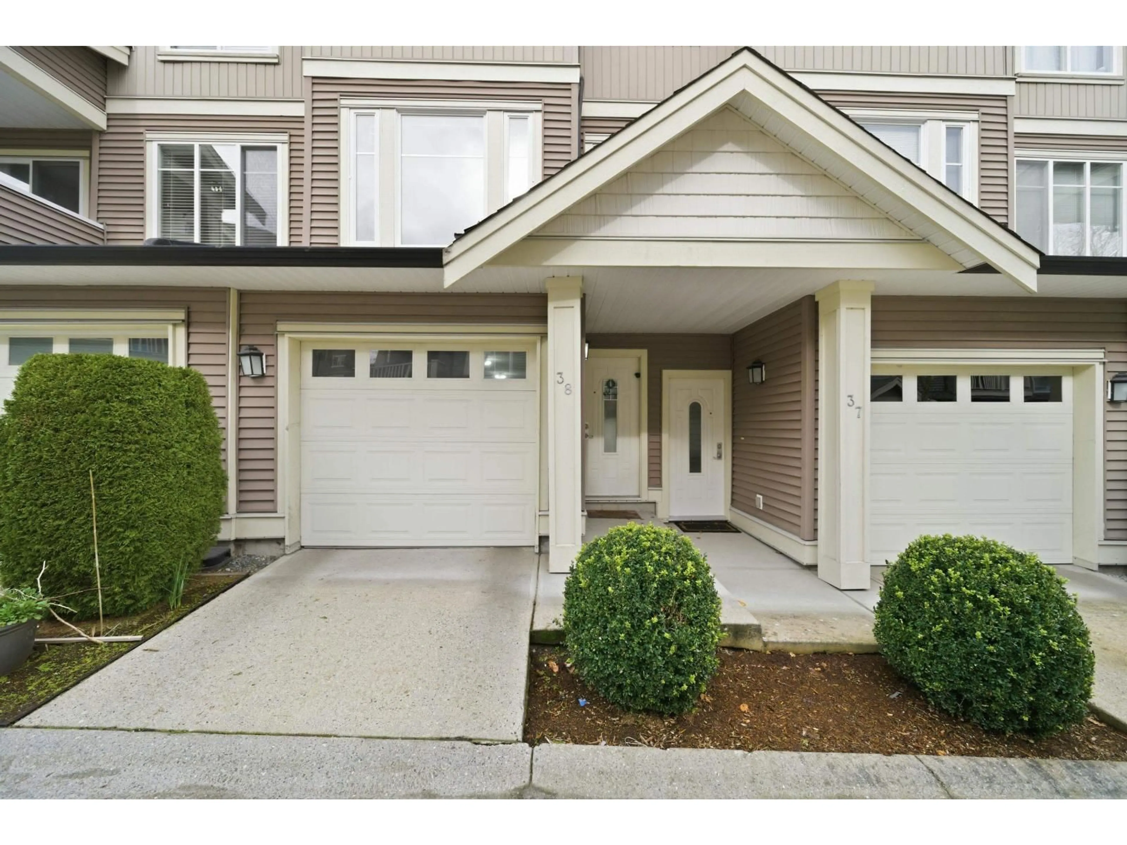 Unknown for 38 - 6575 192 STREET, Surrey British Columbia V4N5T8