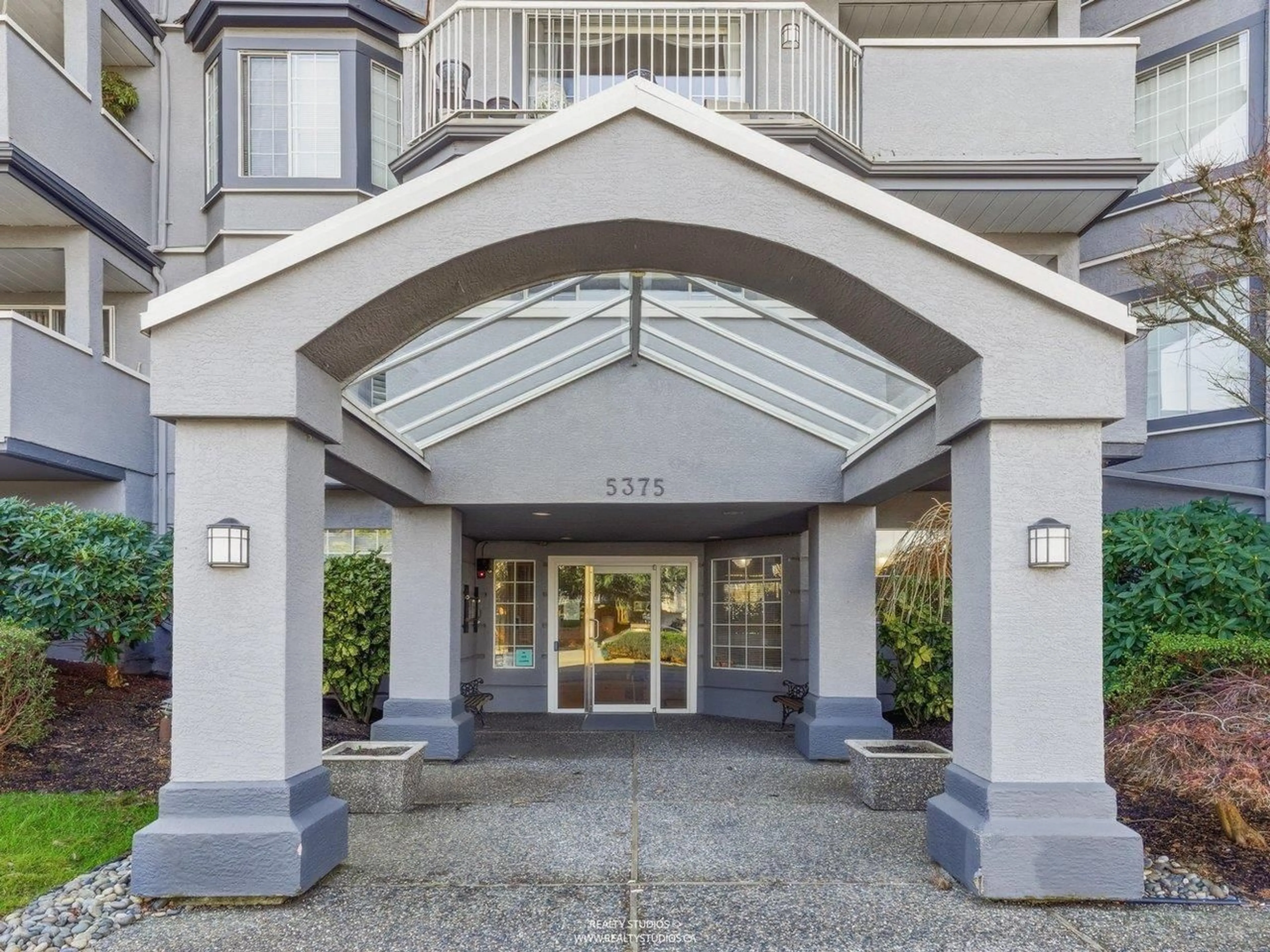 Indoor foyer for 312 - 5375 205 STREET, Langley British Columbia V3A7V7