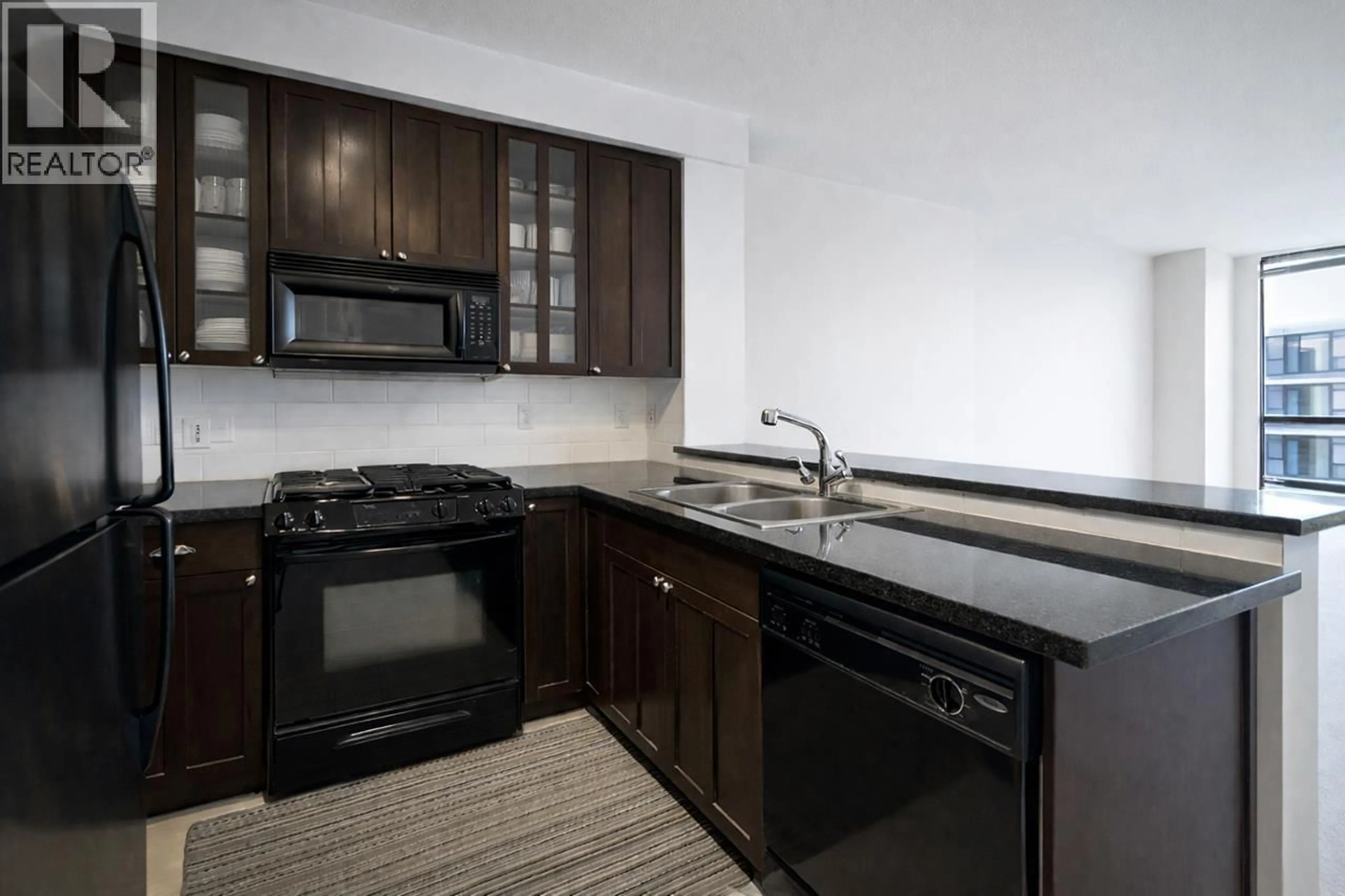 Standard kitchen, unknown for 1105 - 170 1ST STREET, North Vancouver British Columbia V7M3P2