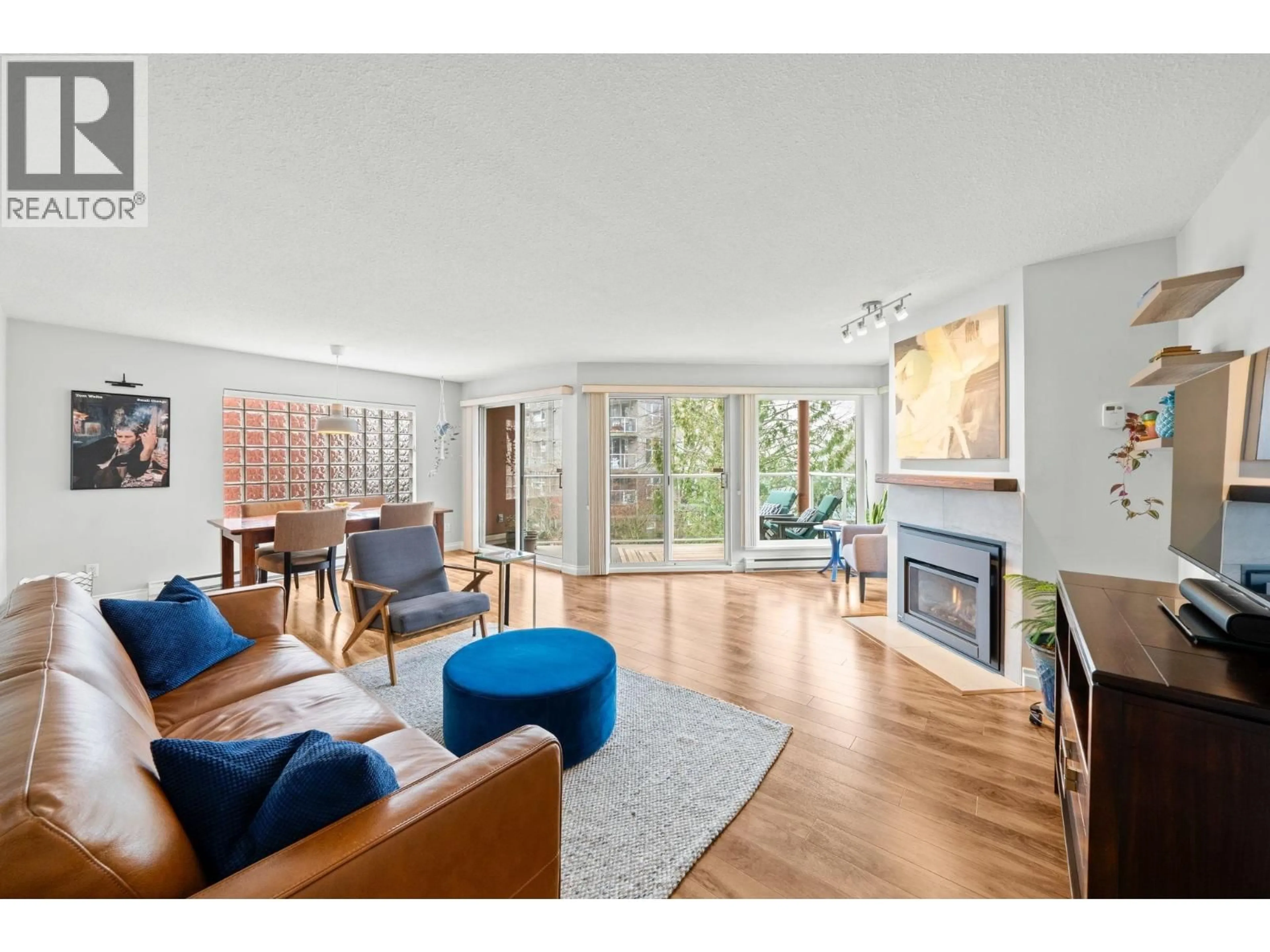 Living room with furniture, wood/laminate floor for 307 - 1240 QUAYSIDE DRIVE, New Westminster British Columbia V3M6H1