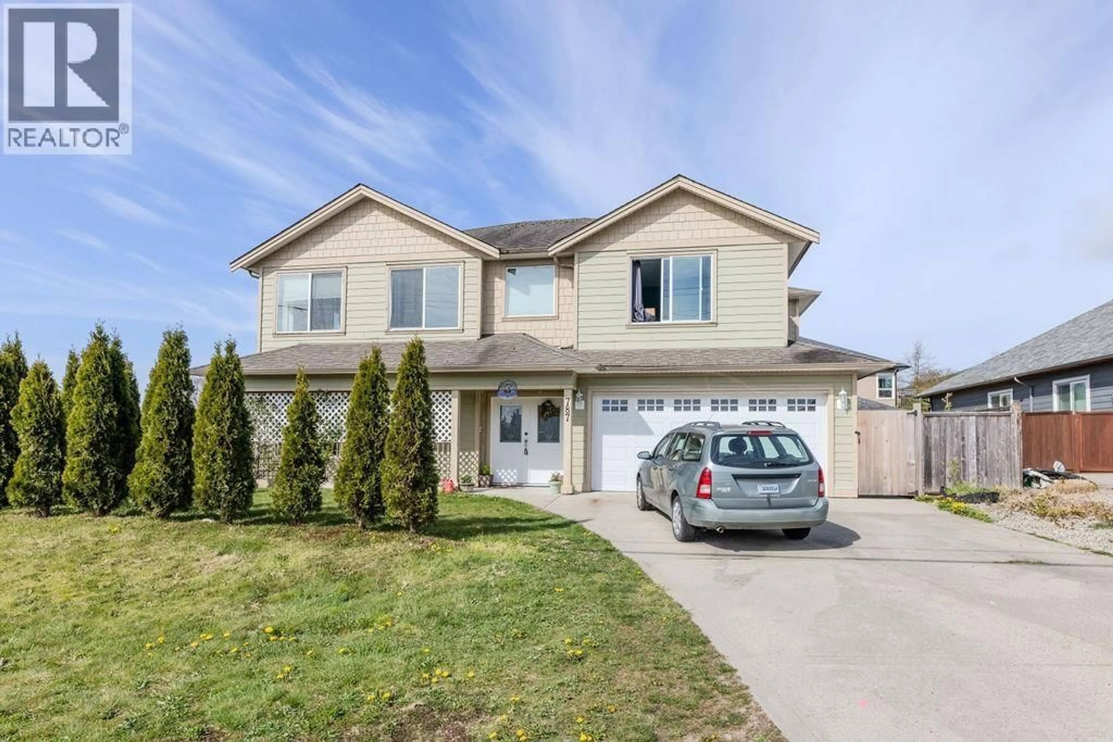 Home with vinyl exterior material, street for 787 NORTH ROAD, Gibsons British Columbia V0N1V9