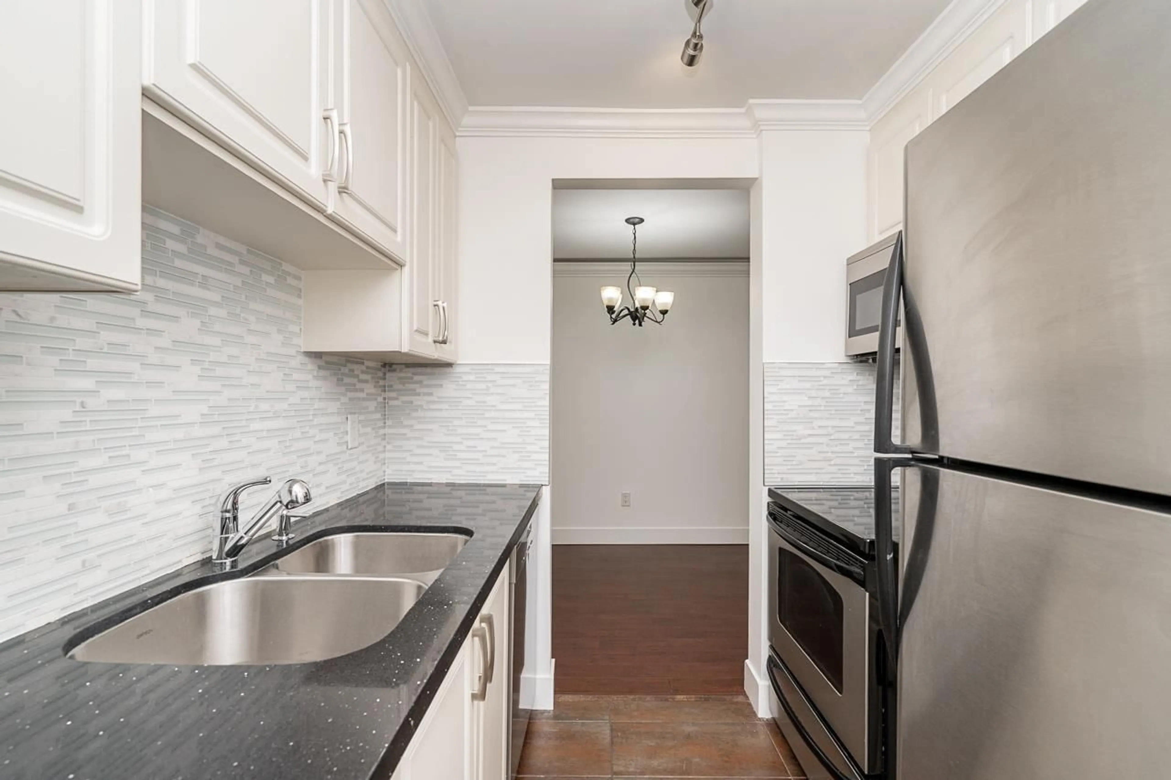 Standard kitchen, unknown for 8 - 1850 E SOUTHMERE CRESCENT, Surrey British Columbia V4A6Y6